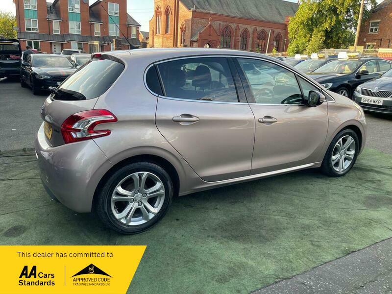 2013 Peugeot 208 image 12