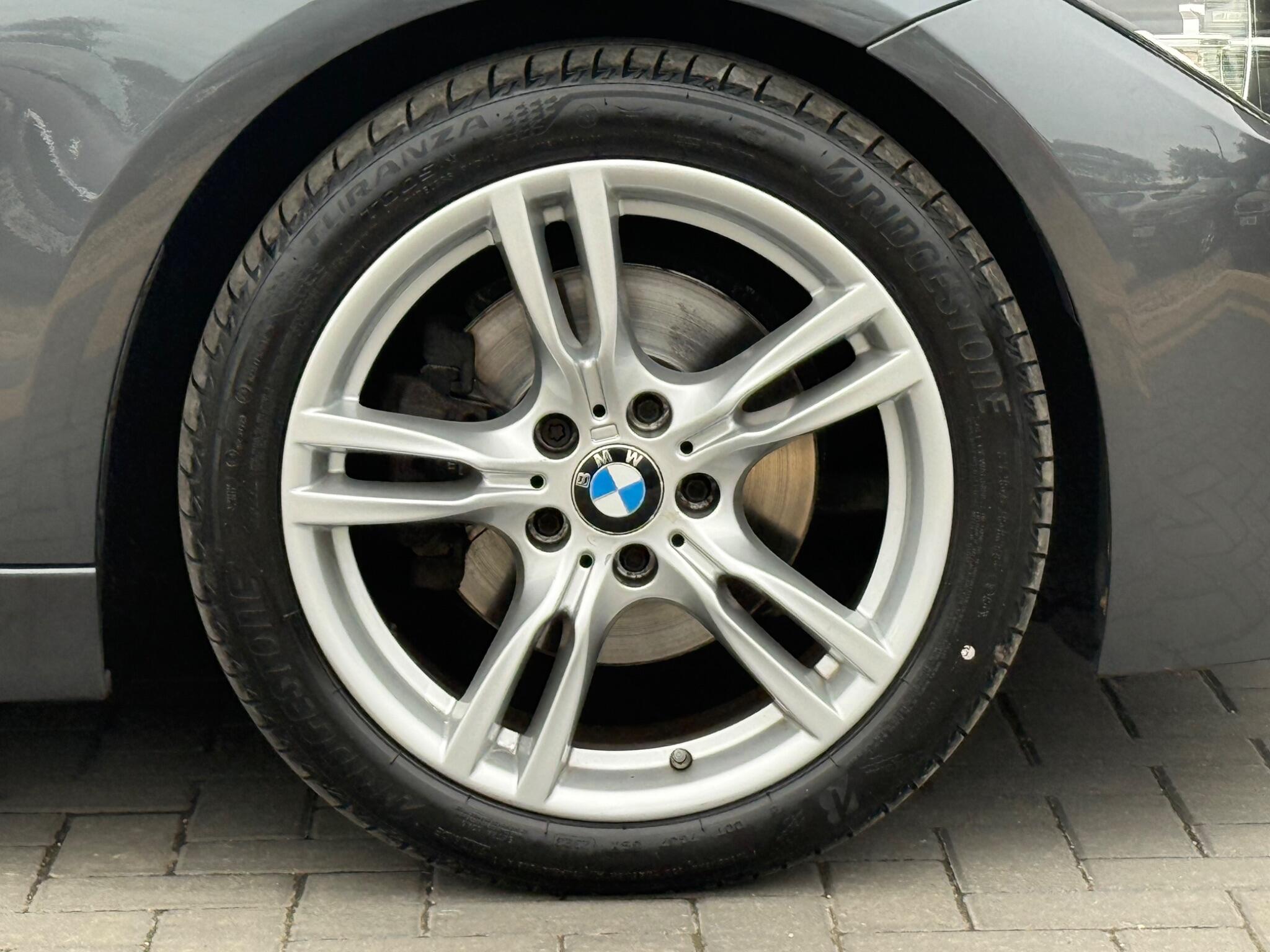 BMW 3 Series view 11
