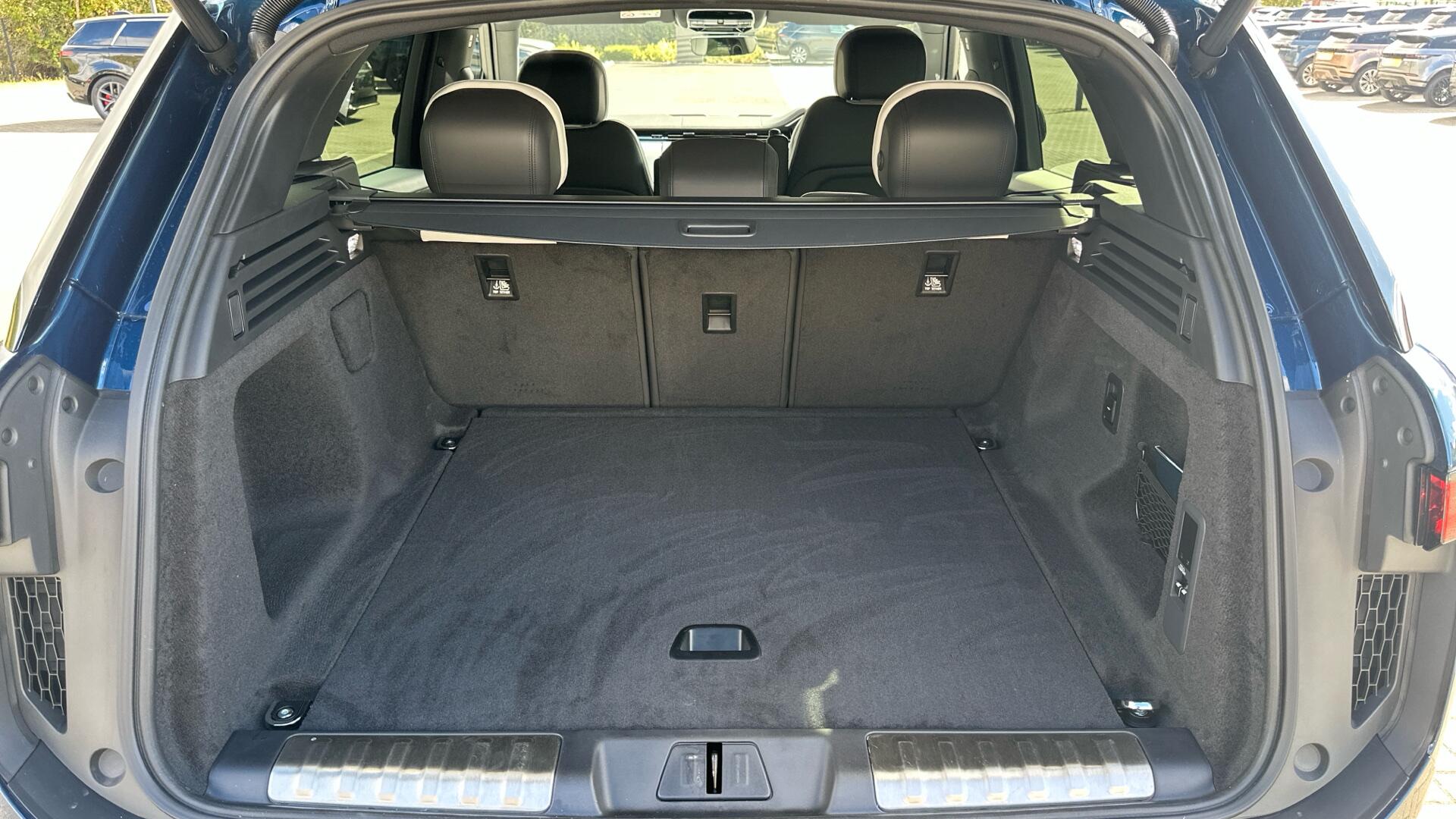 Land Rover Range Rover Sport view 15