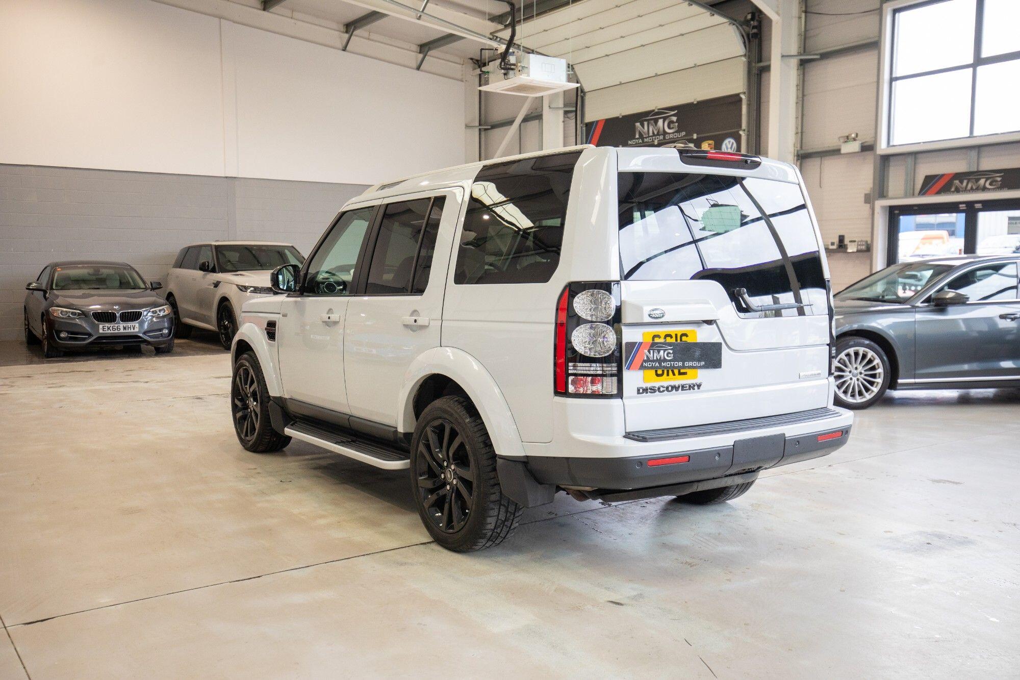 Land Rover Discovery view 4