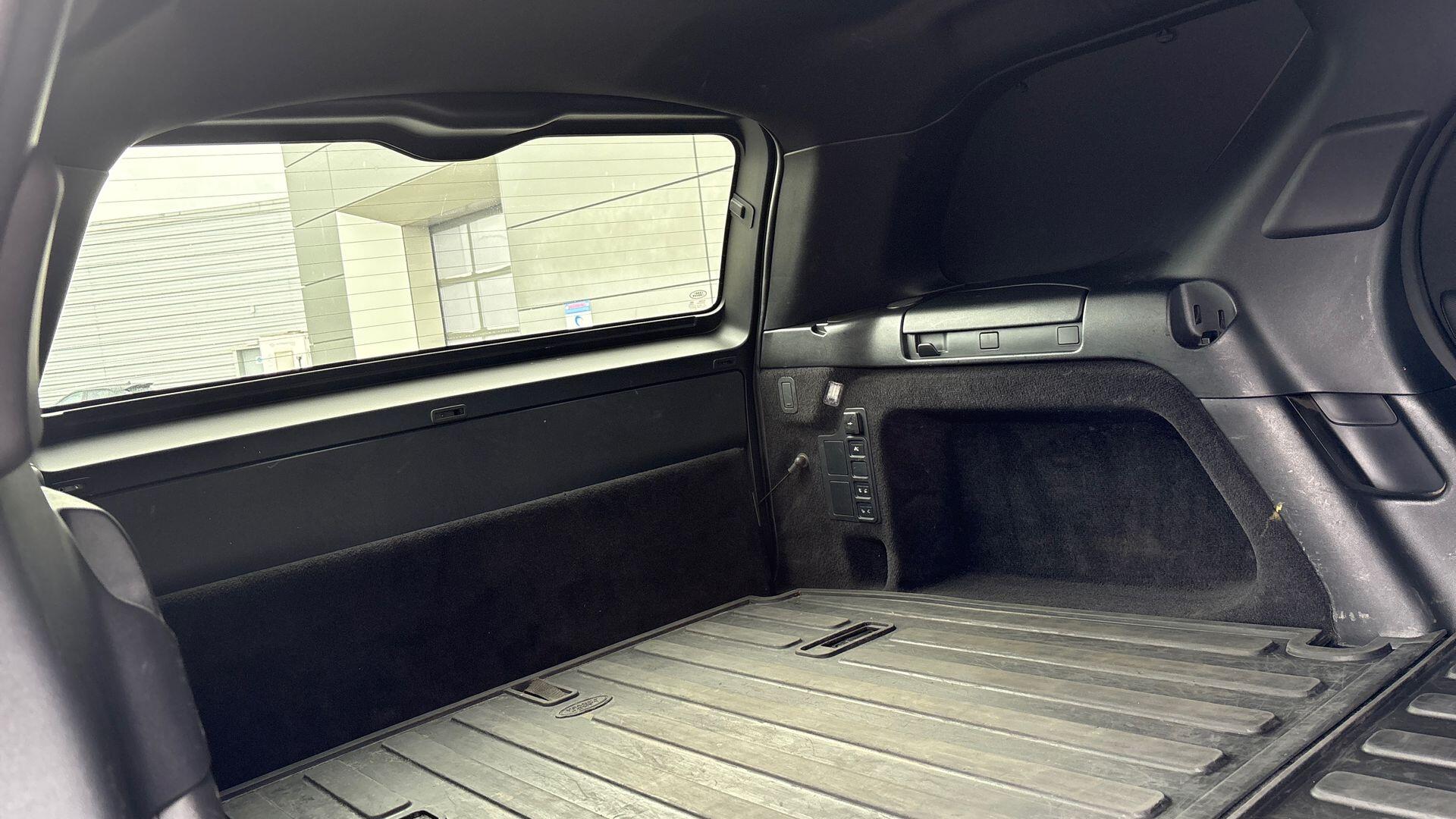 Land Rover Discovery view 25