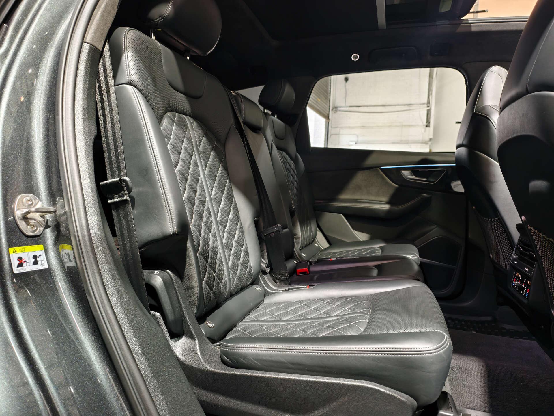 Audi SQ7 view 26