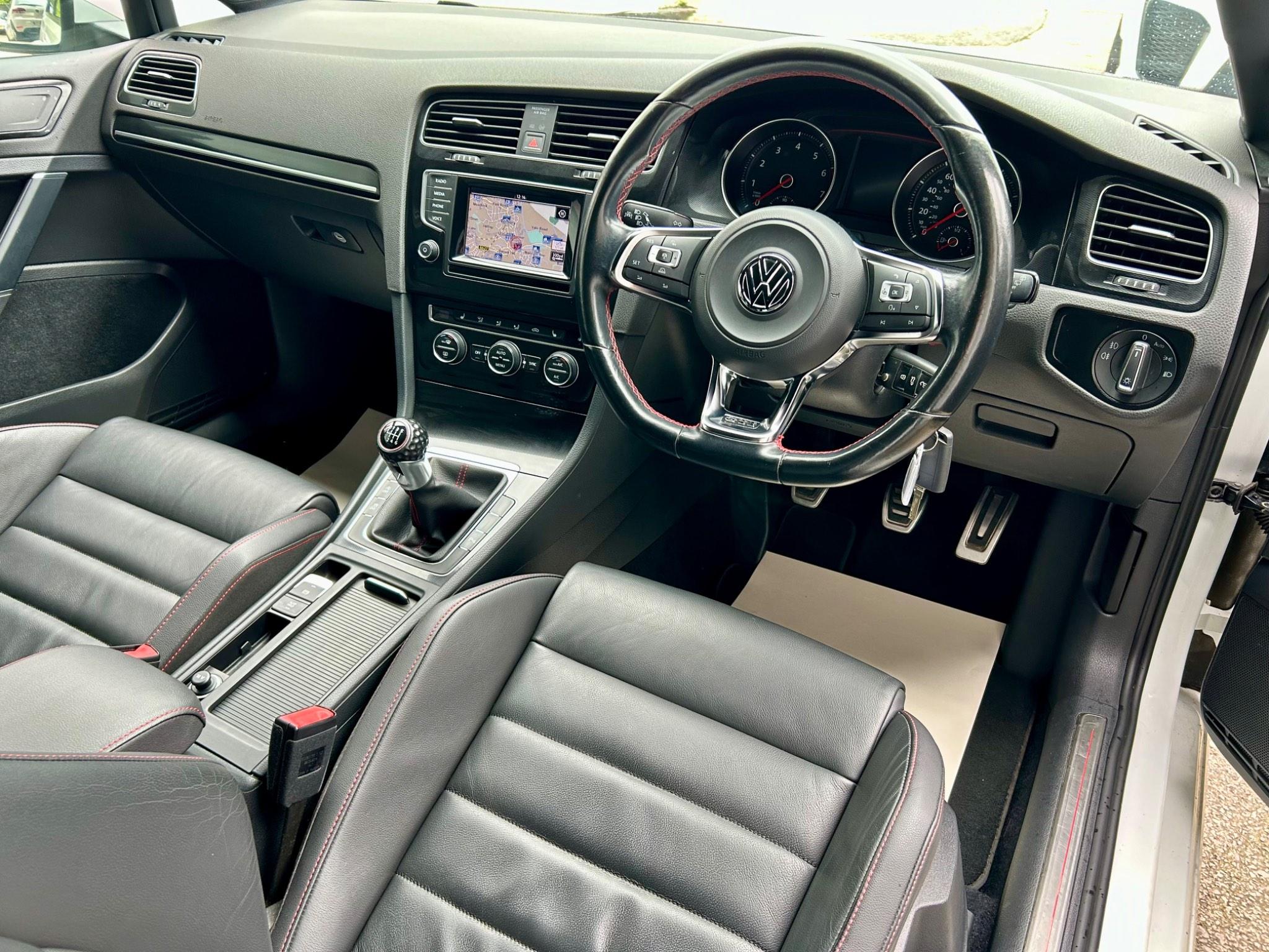 Volkswagen Golf view 20