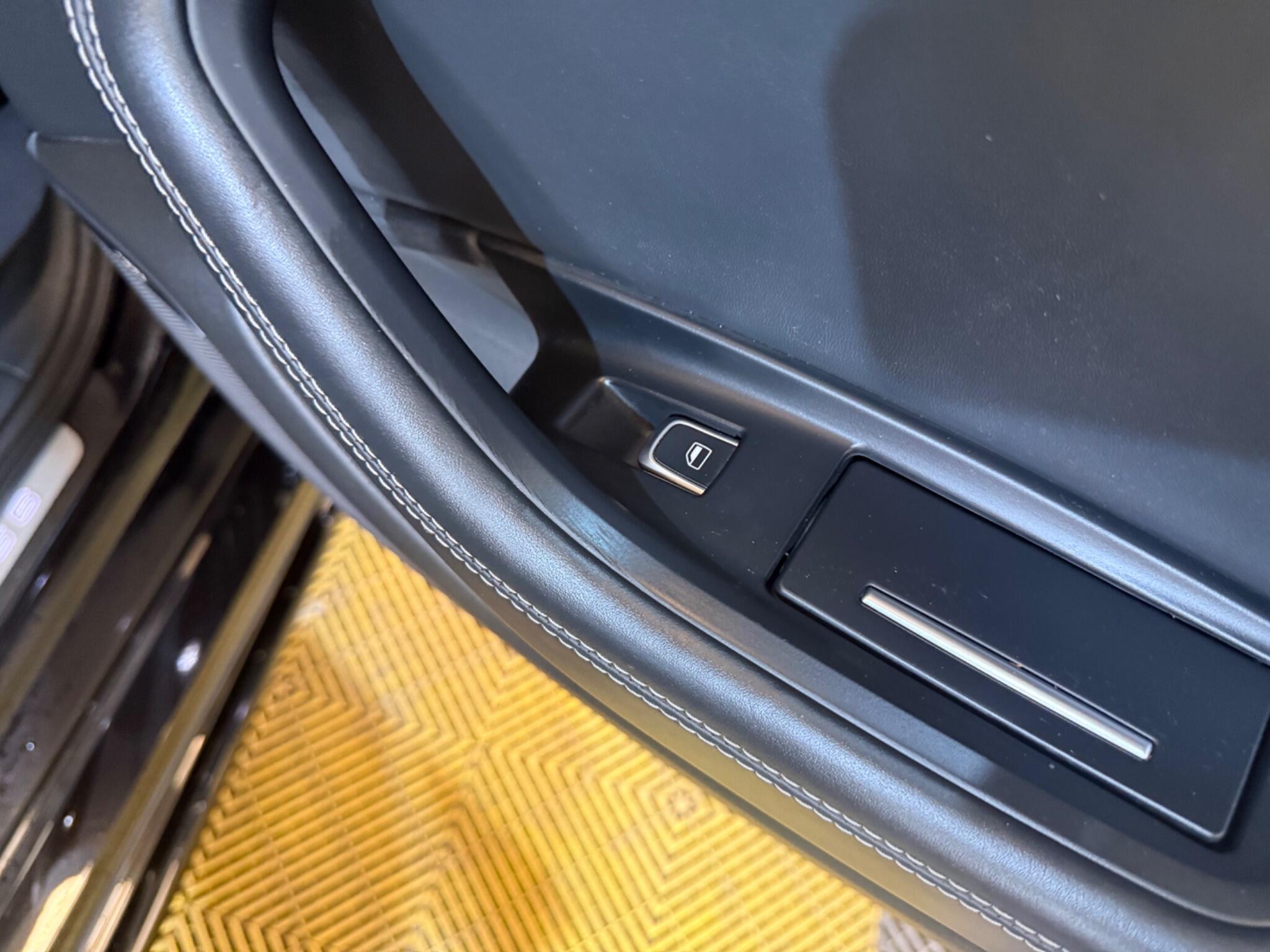Audi RS6 view 36