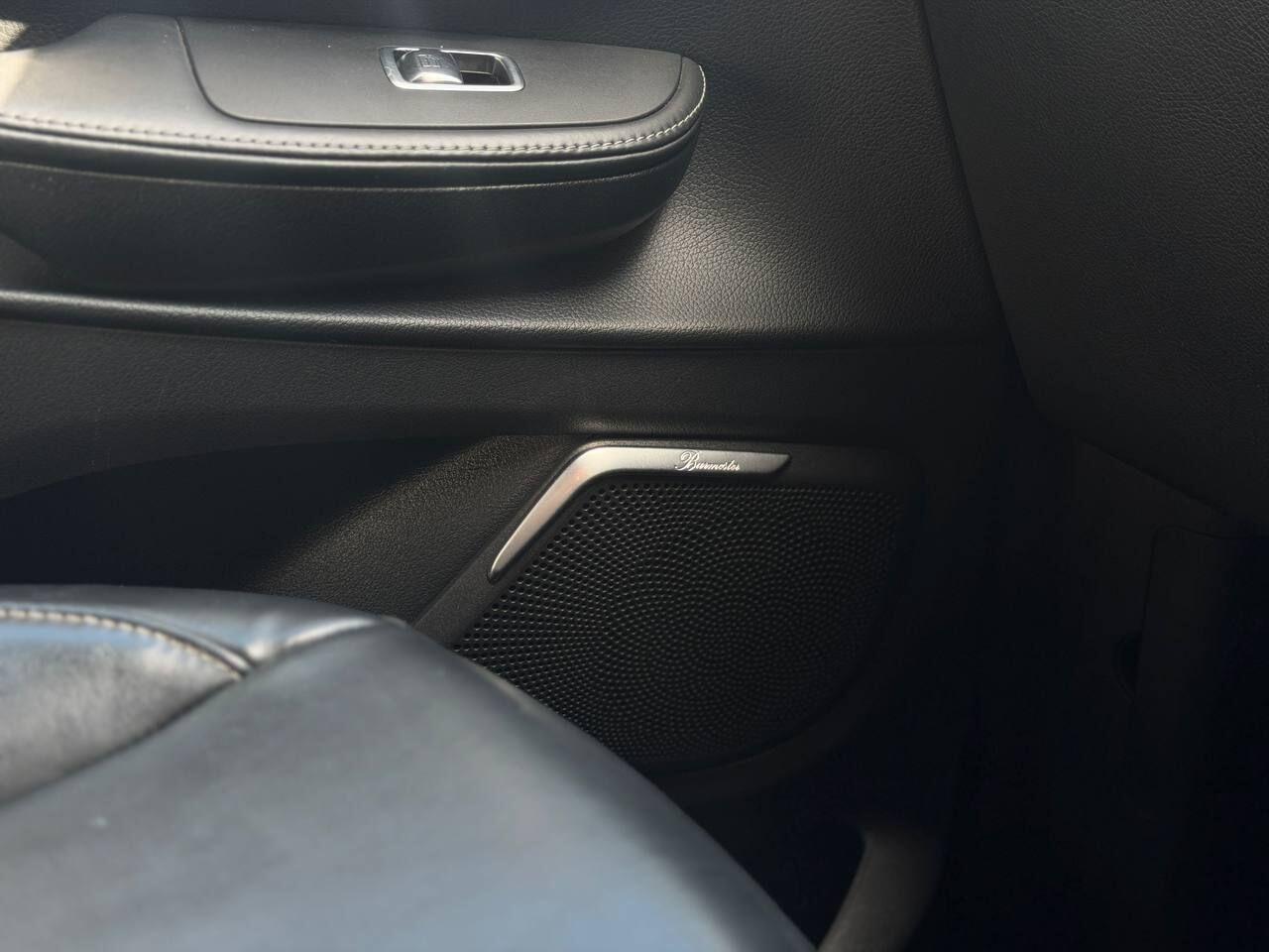 Mercedes-Benz V-Class view 46