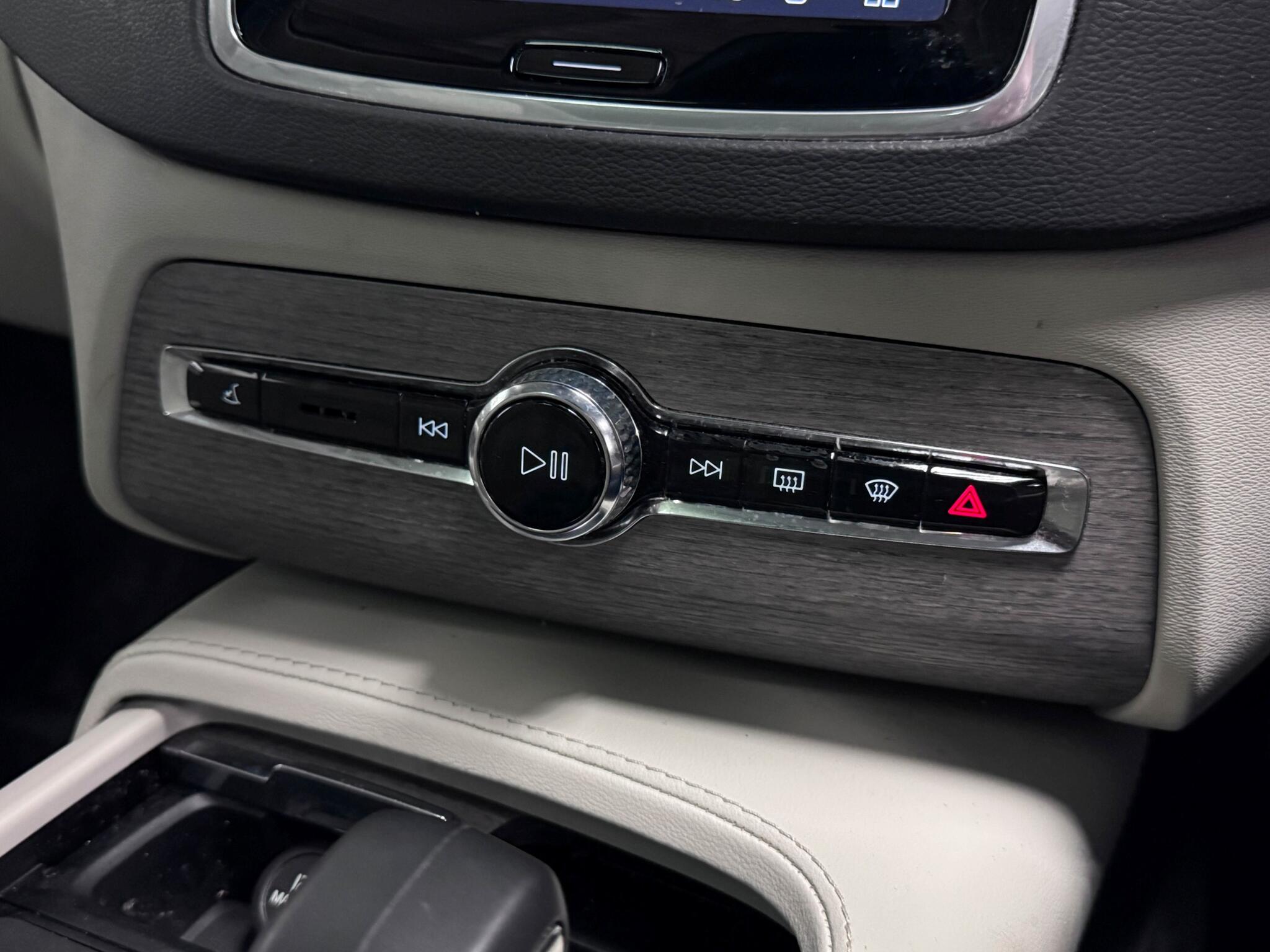 Volvo XC90 view 44