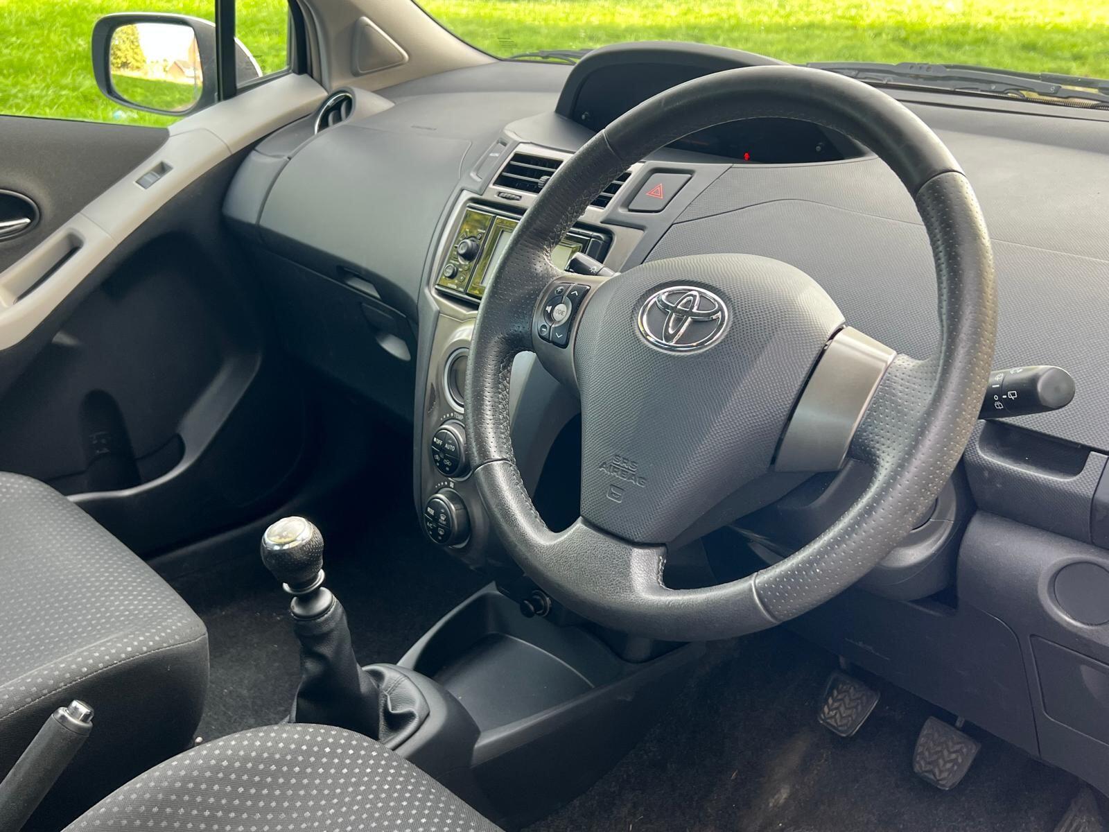 Toyota Yaris view 23