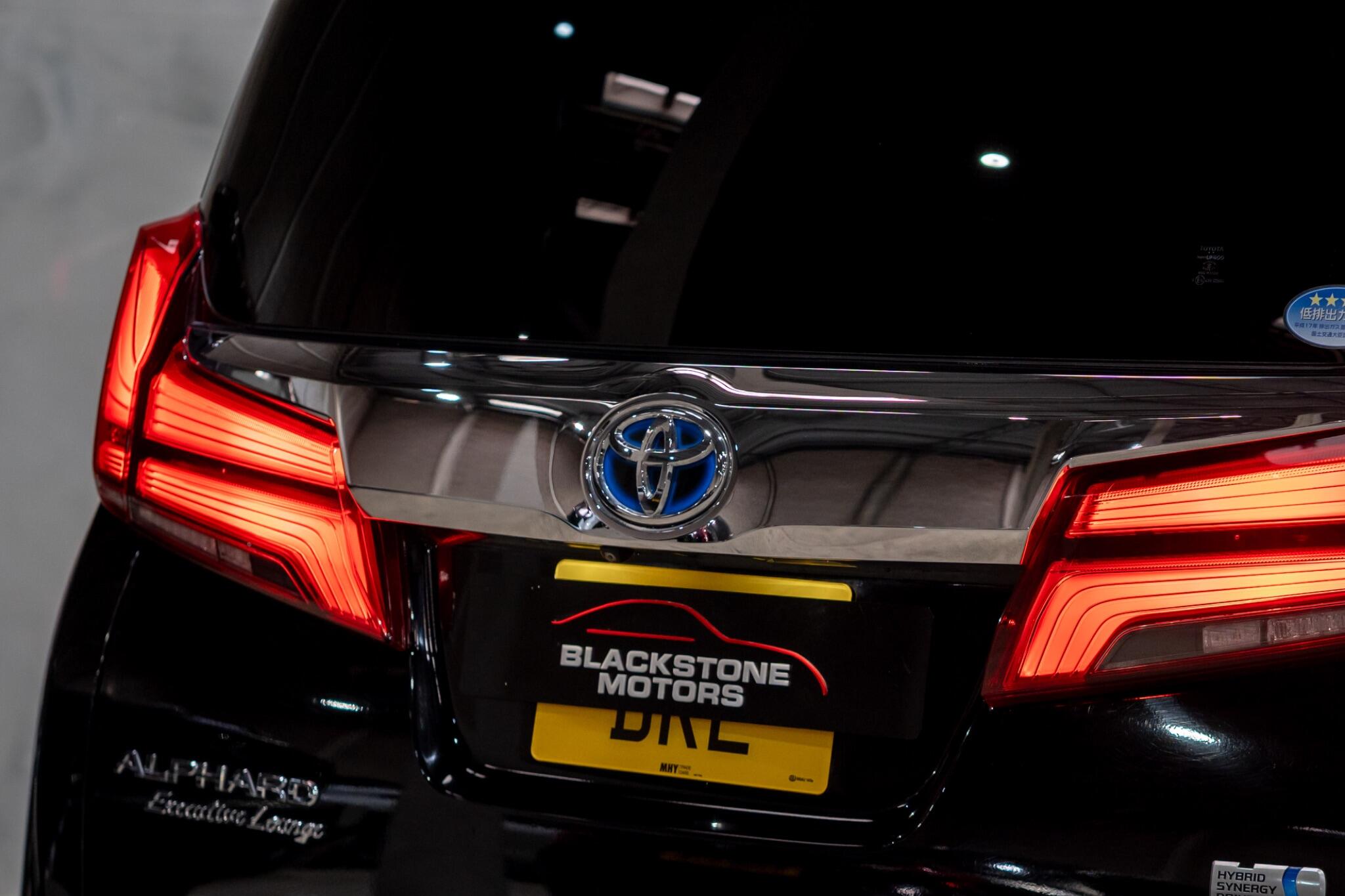 Toyota Alphard view 7
