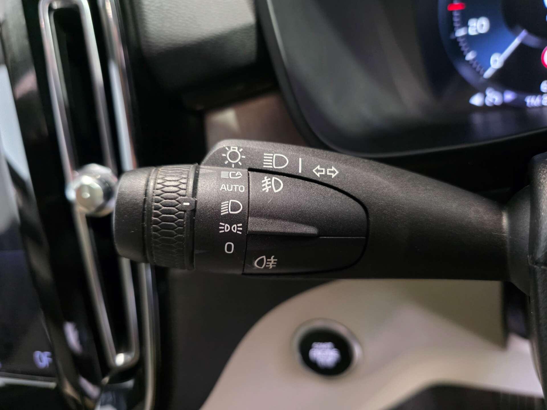 Volvo XC40 view 16