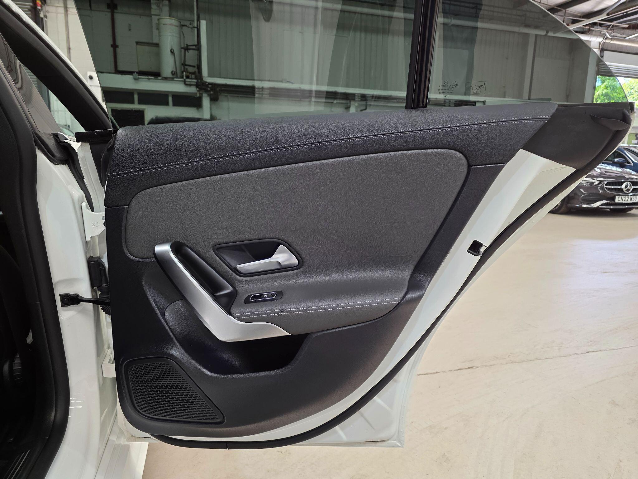 Mercedes-Benz Cla view 22
