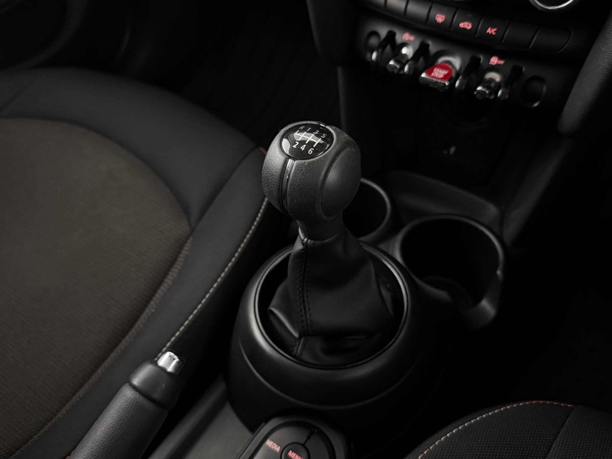 Mini Hatch view 19
