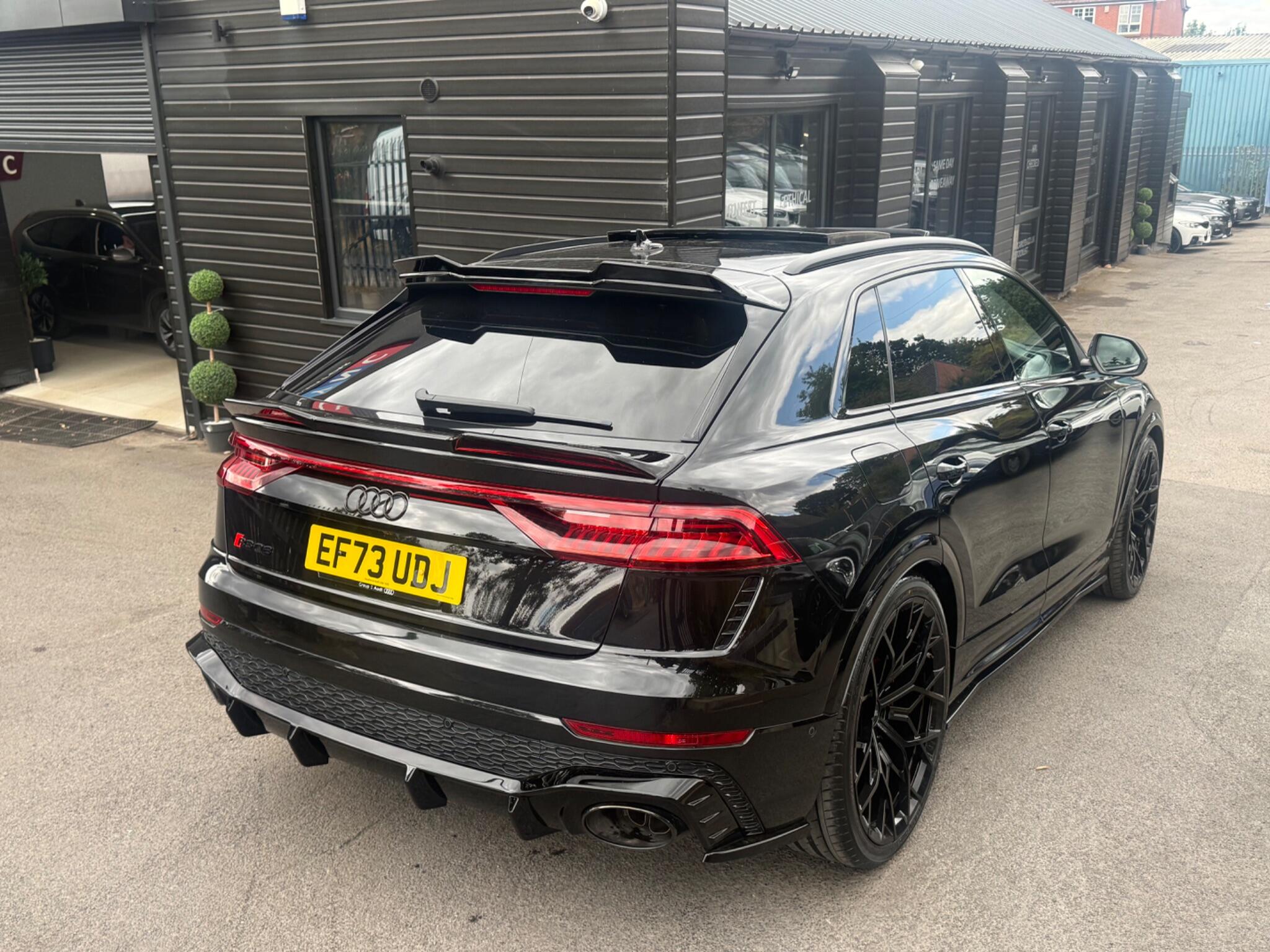 Audi RS Q8 view 17