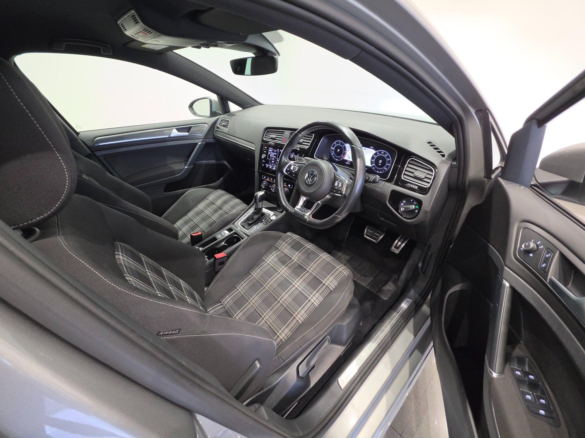 Volkswagen Golf view 80