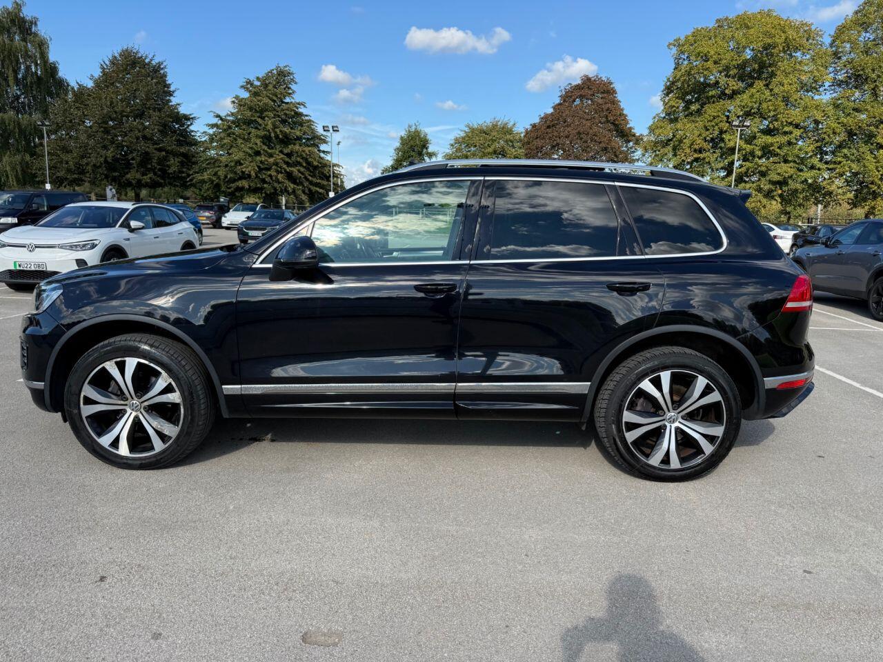 Volkswagen Touareg view 23