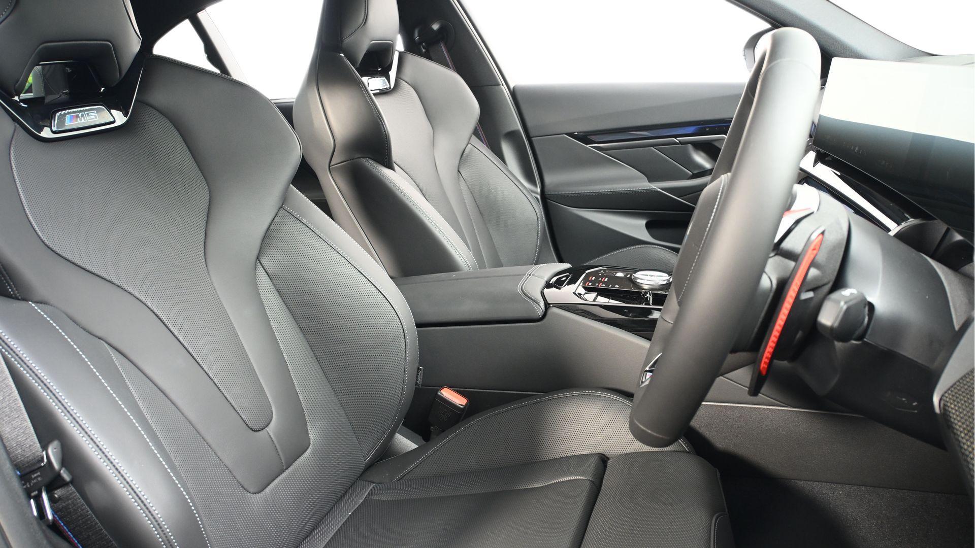 BMW M5 view 11