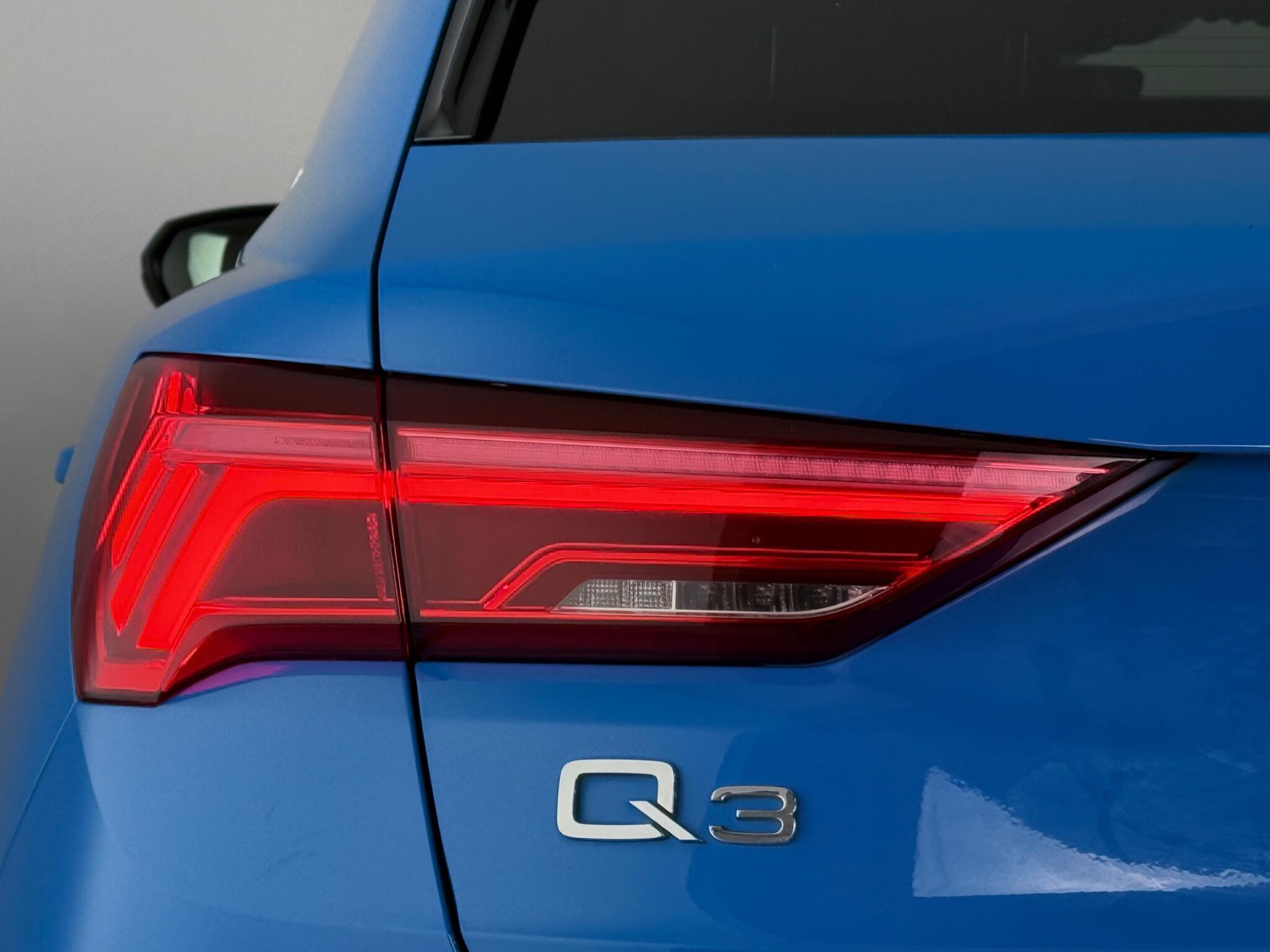 Audi Q3 view 11