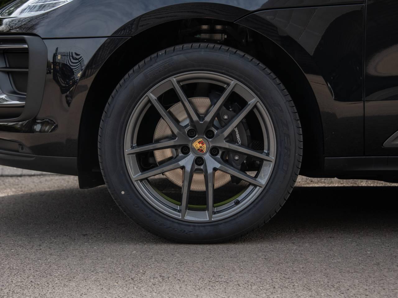 Porsche Macan view 12
