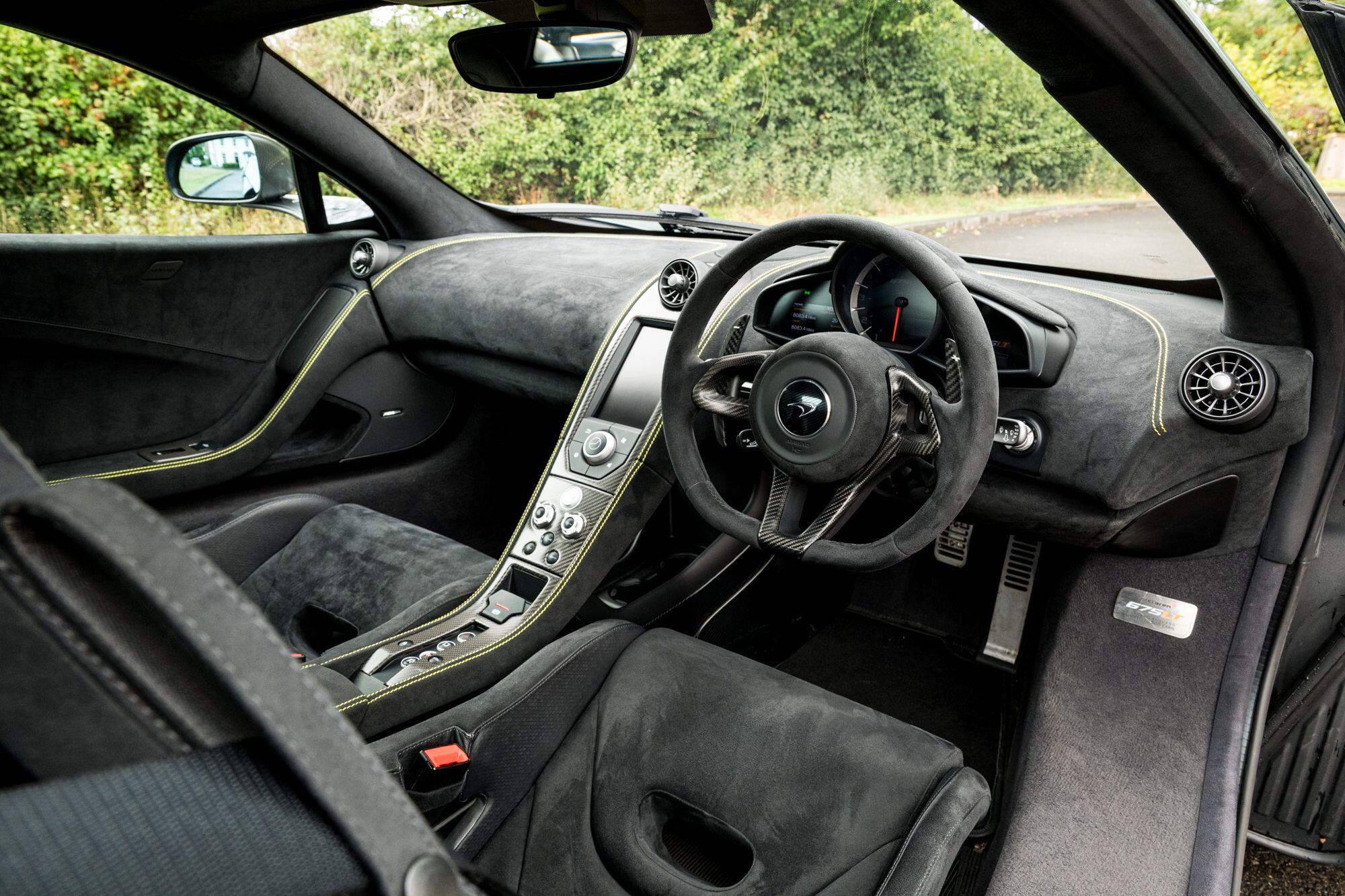 McLaren 675LT view 39