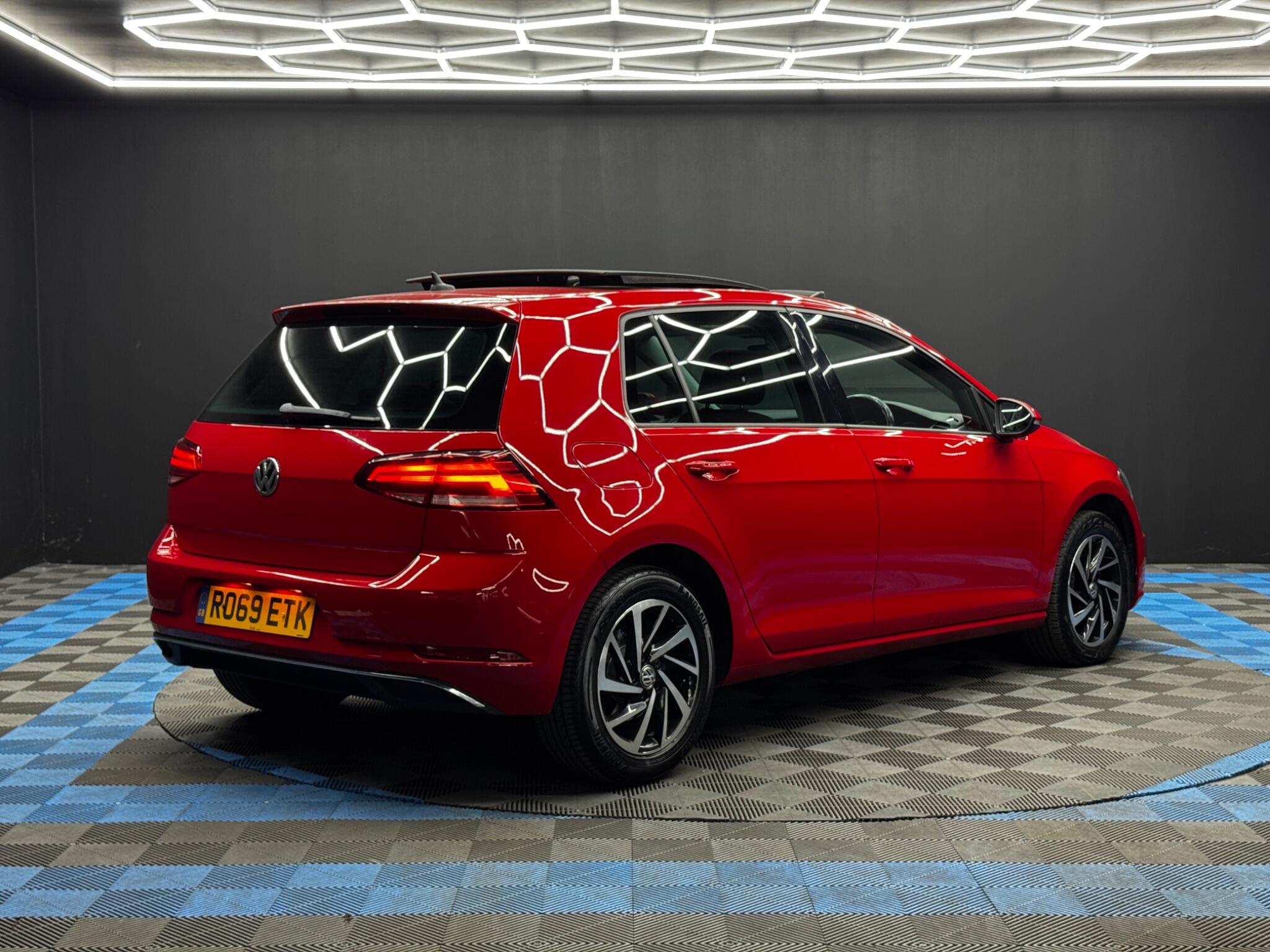 Volkswagen Golf view 5