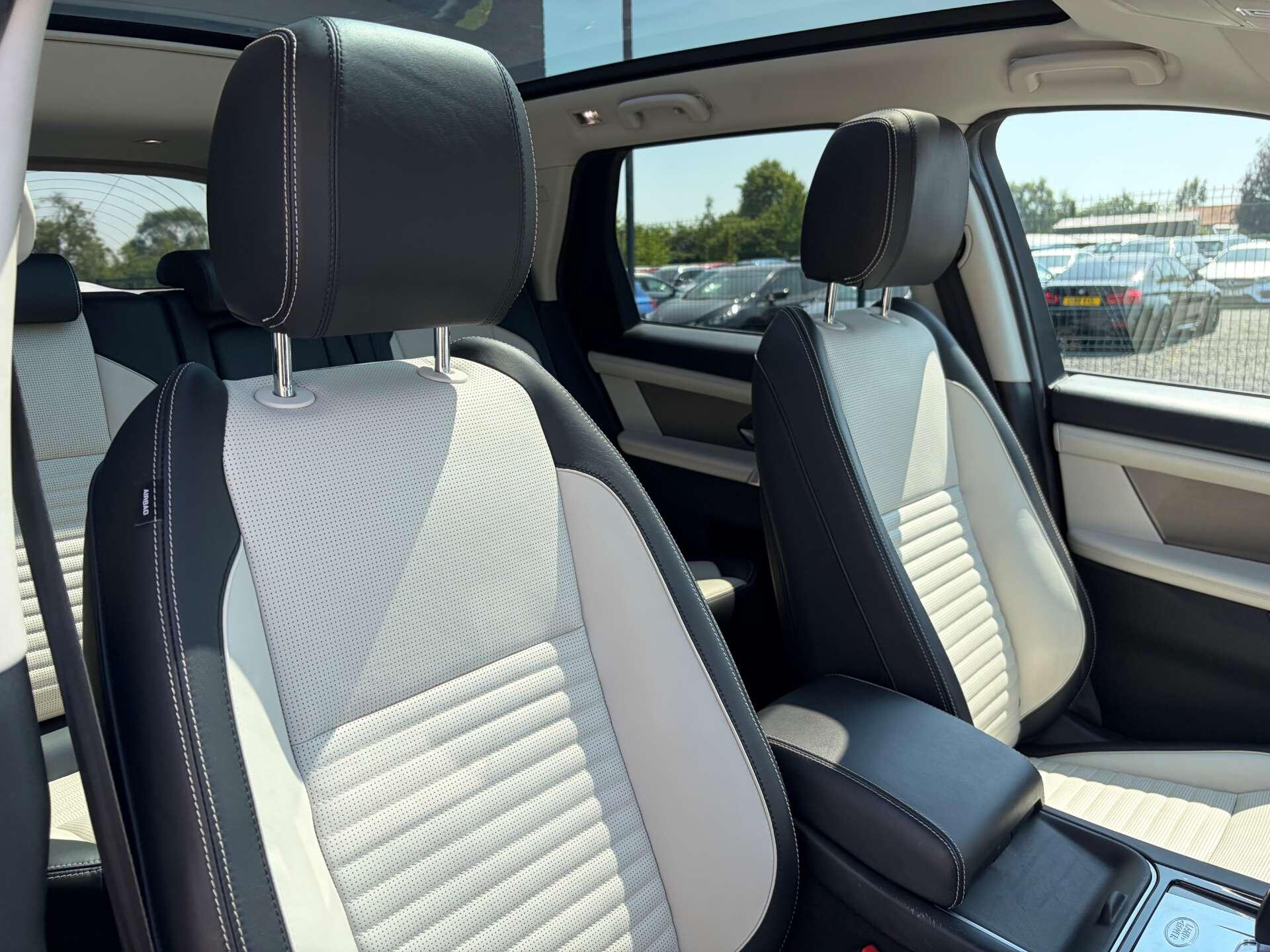 Land Rover Discovery Sport view 36