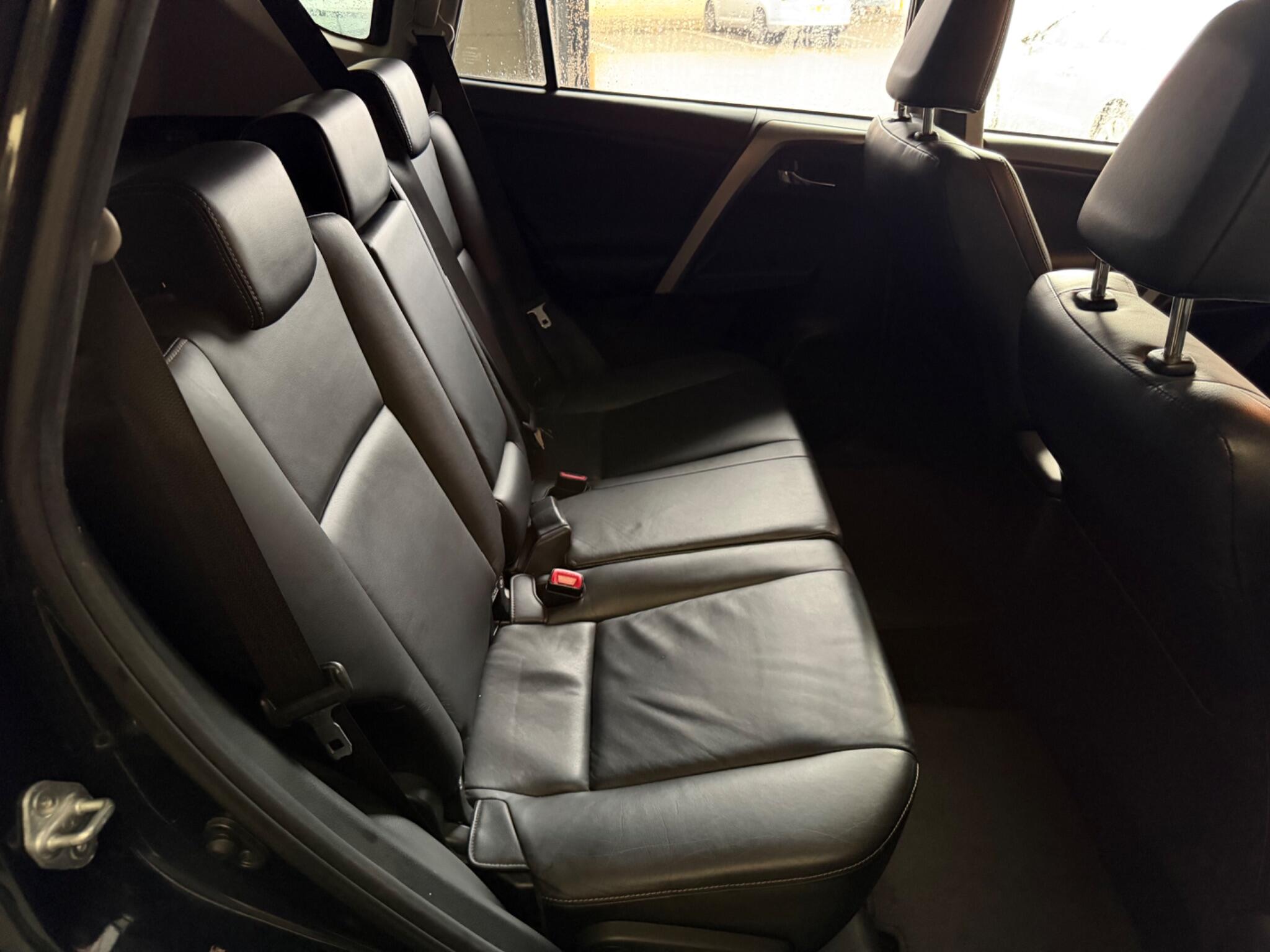 Toyota RAV4 view 6