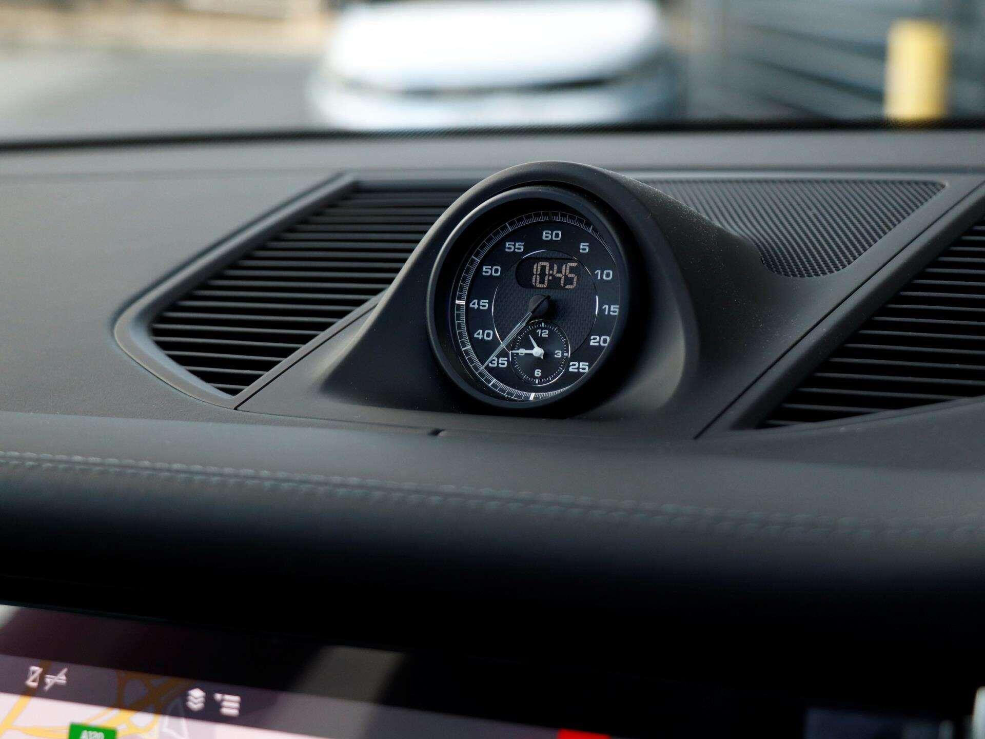 Porsche Macan view 14