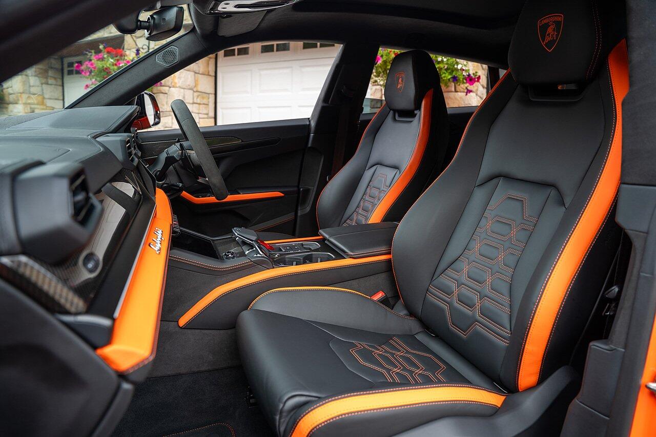 Lamborghini Urus view 79