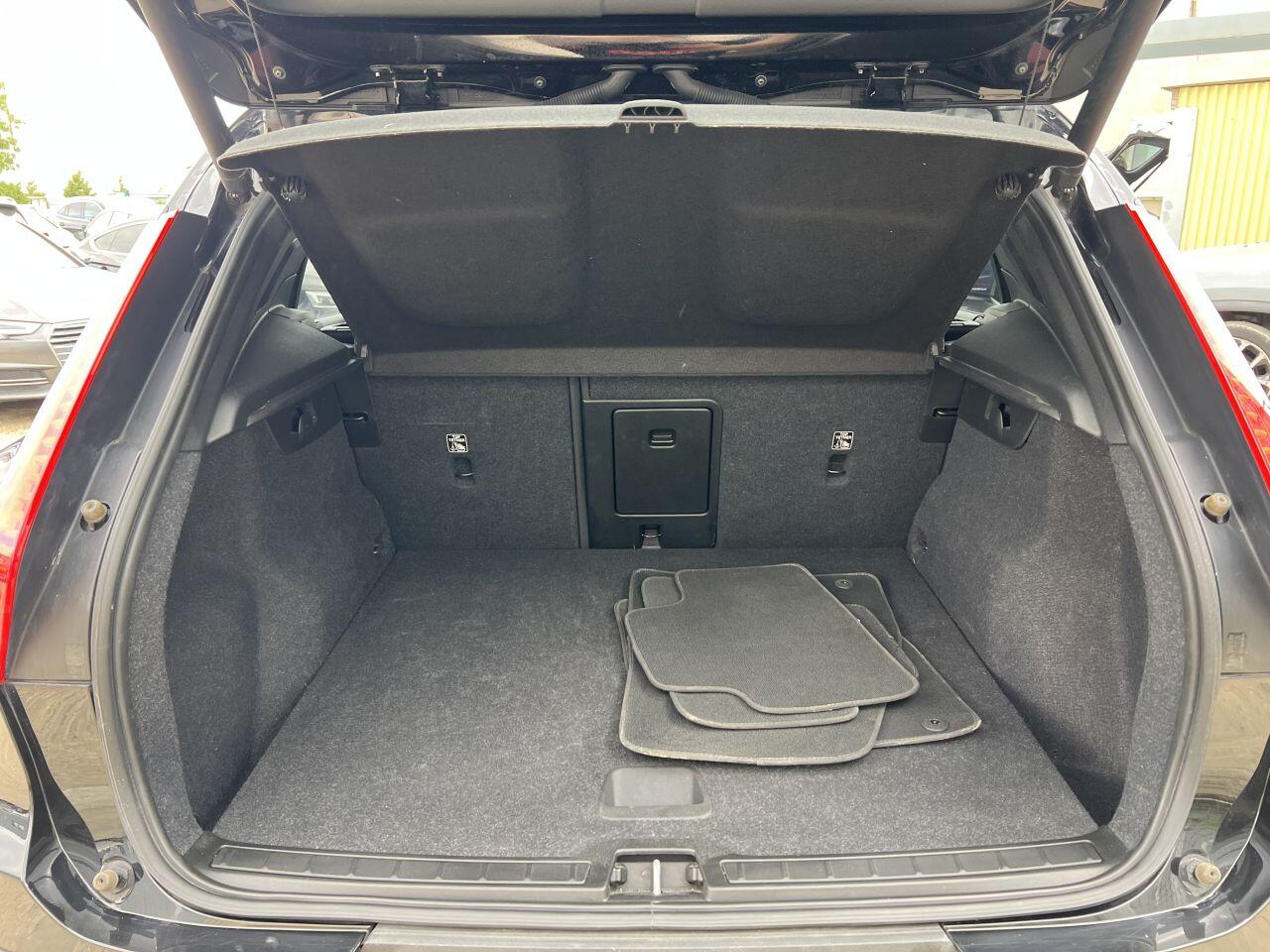 Volvo XC40 view 9