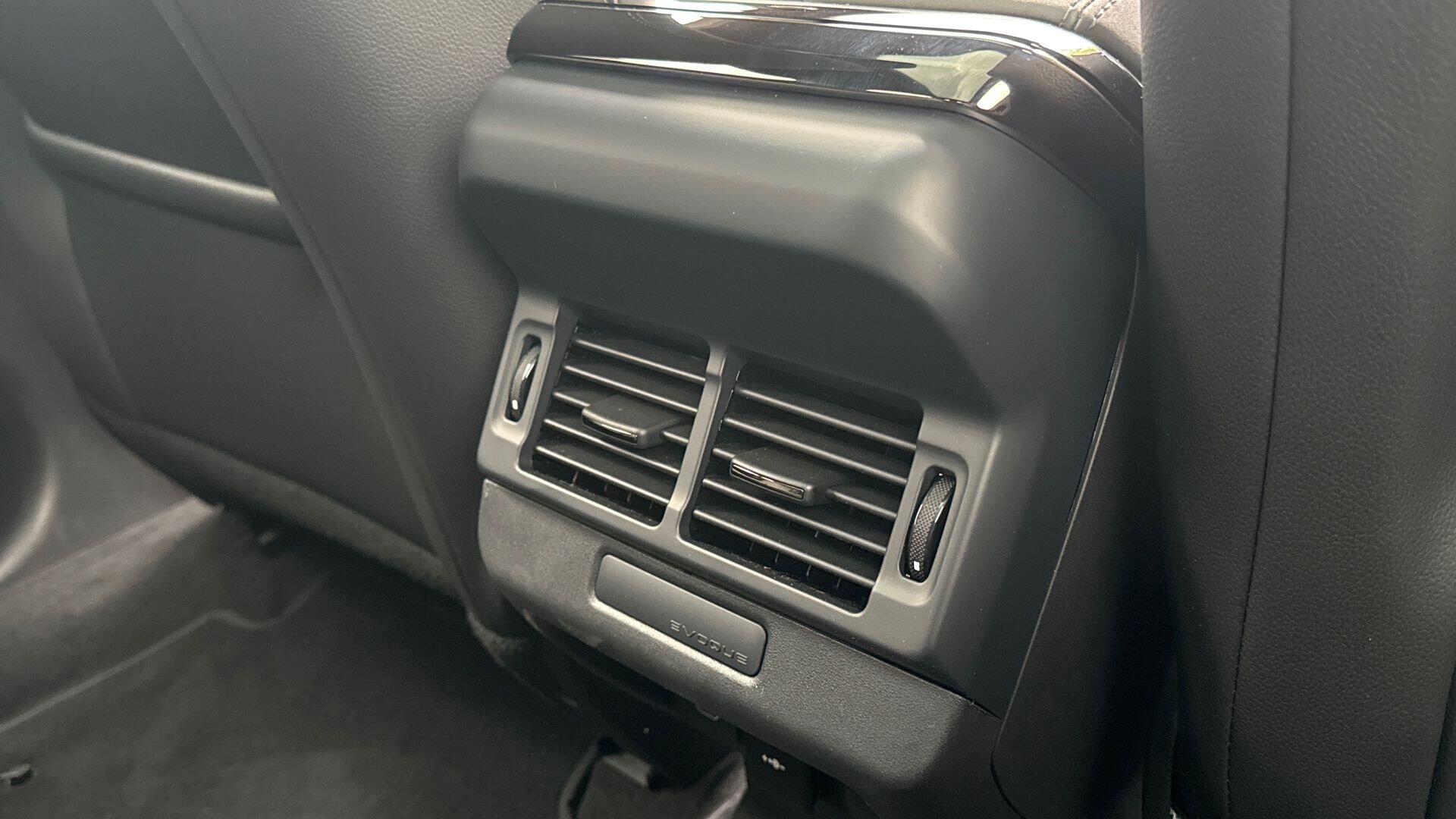 Land Rover Range Rover Evoque view 19