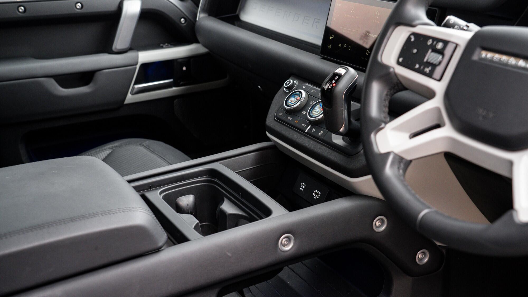 Land Rover Defender view 35