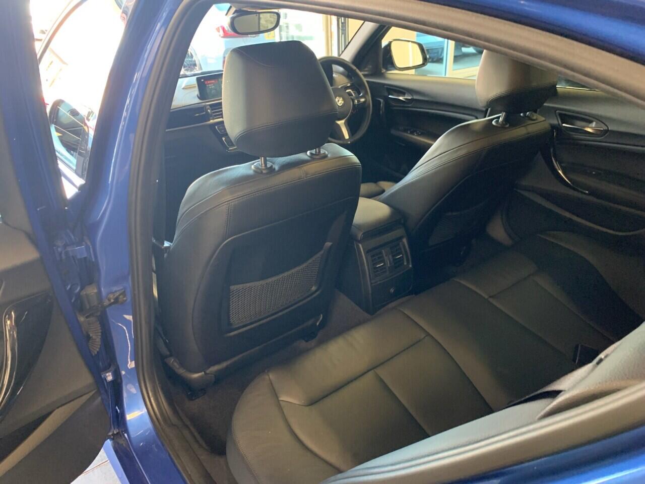 BMW 1 Series view 28