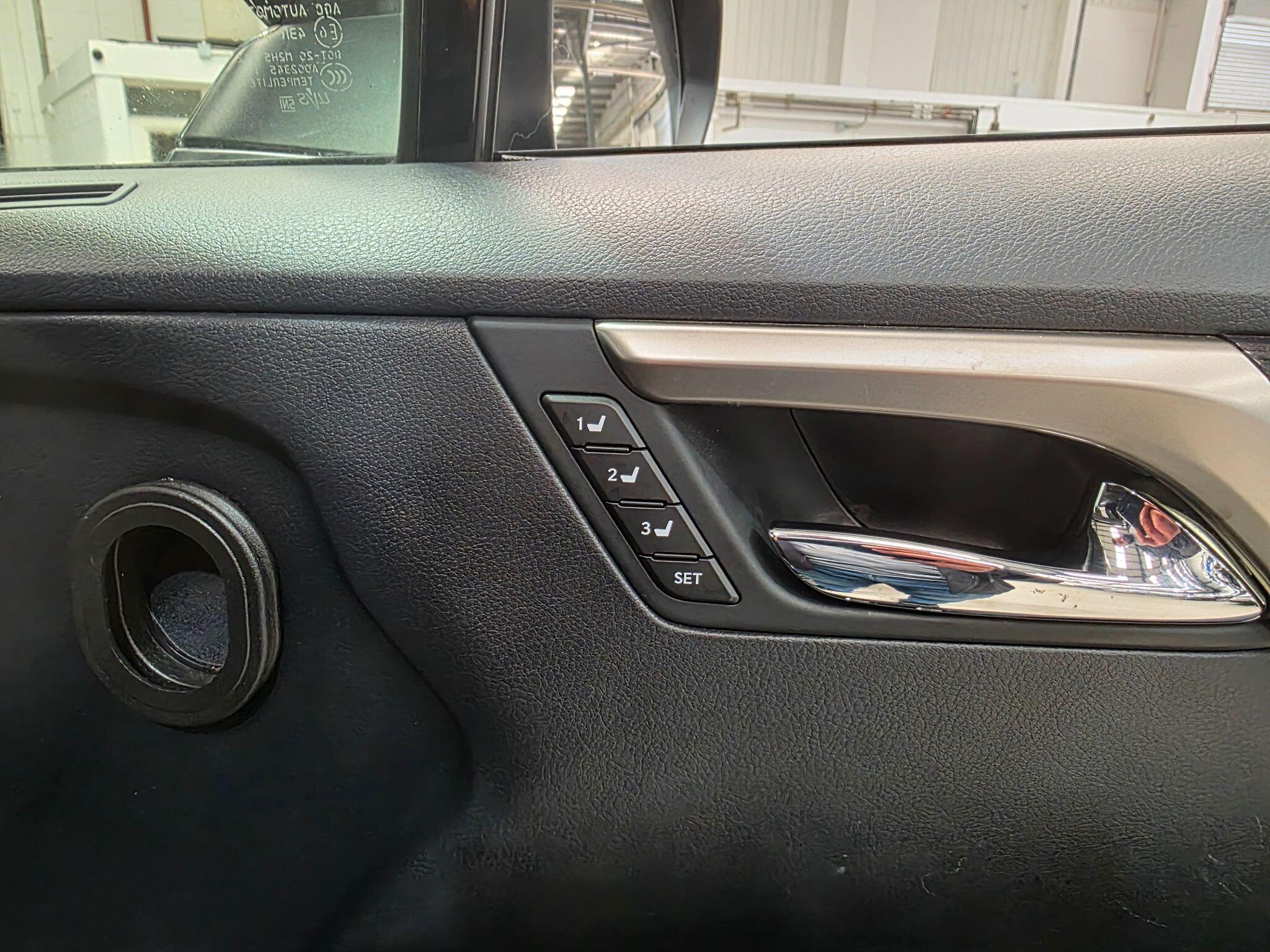Lexus RX view 15