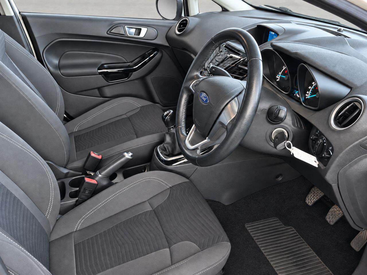 Ford Fiesta view 5