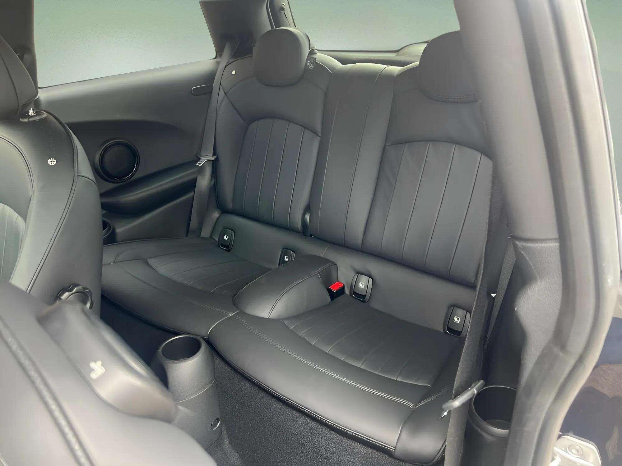 Mini Hatch view 7