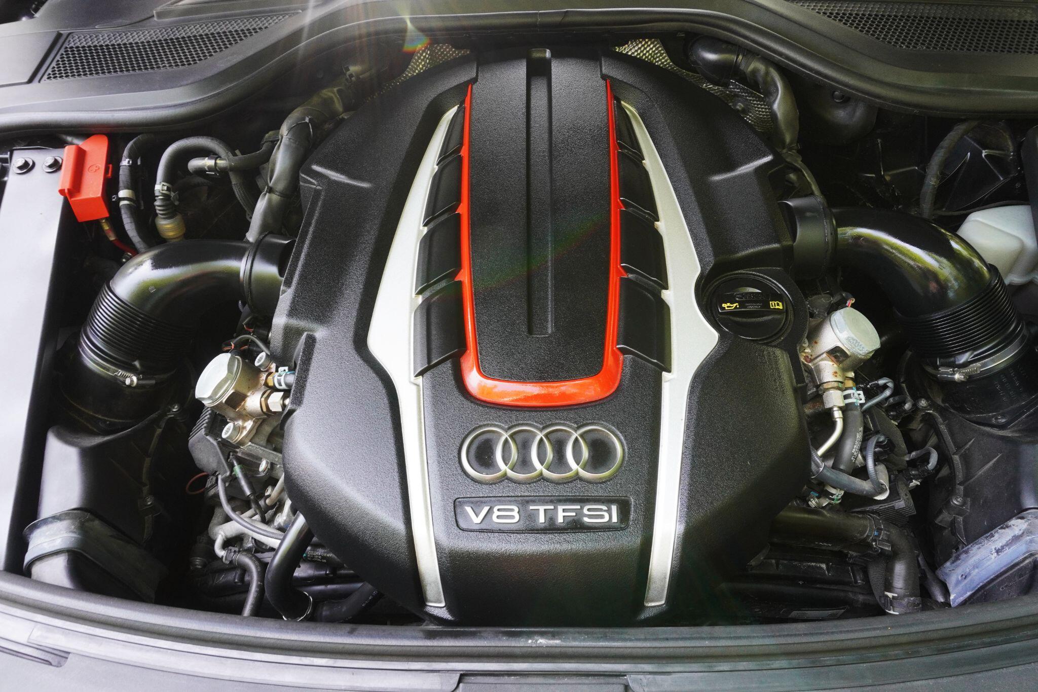 Audi S8 view 88