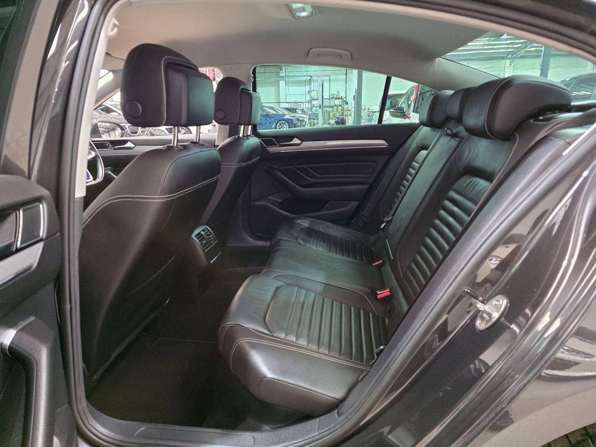 Volkswagen Passat view 25