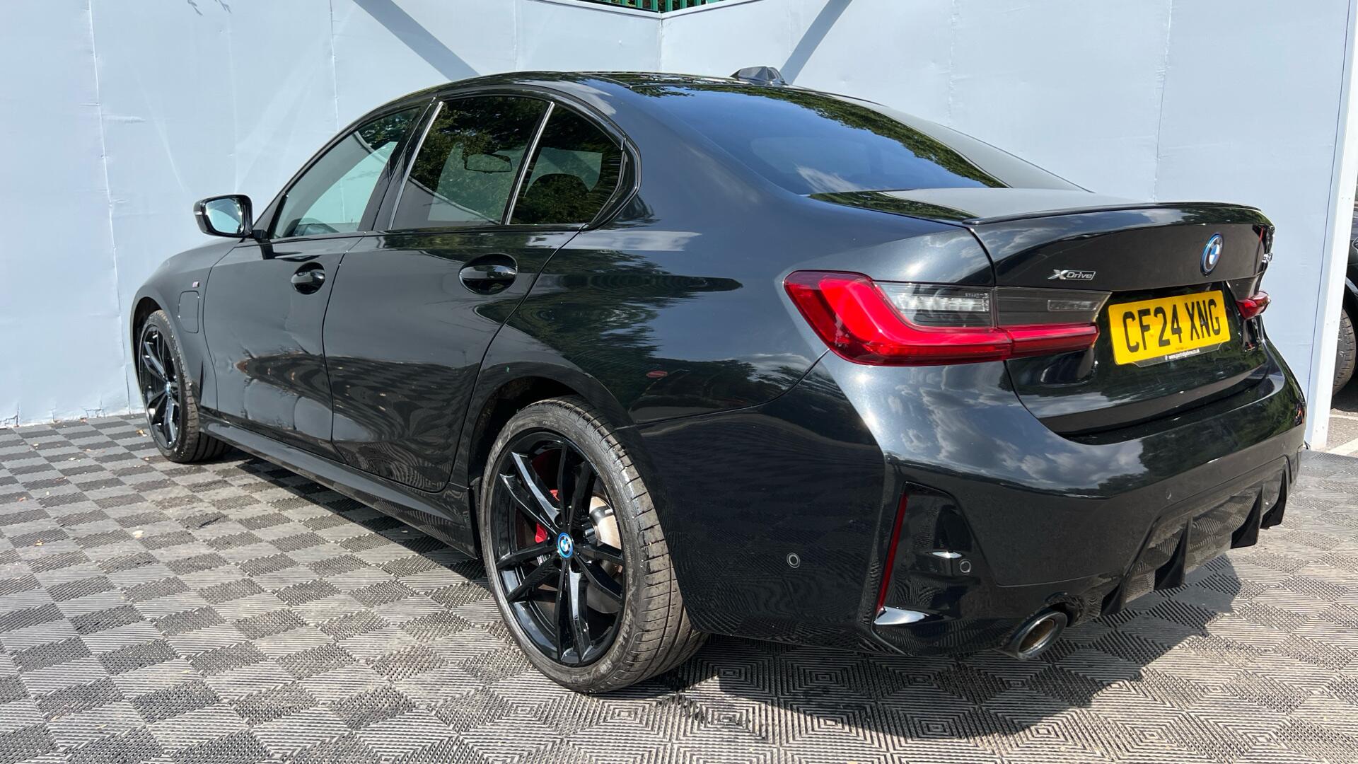 BMW 3 Series view 29