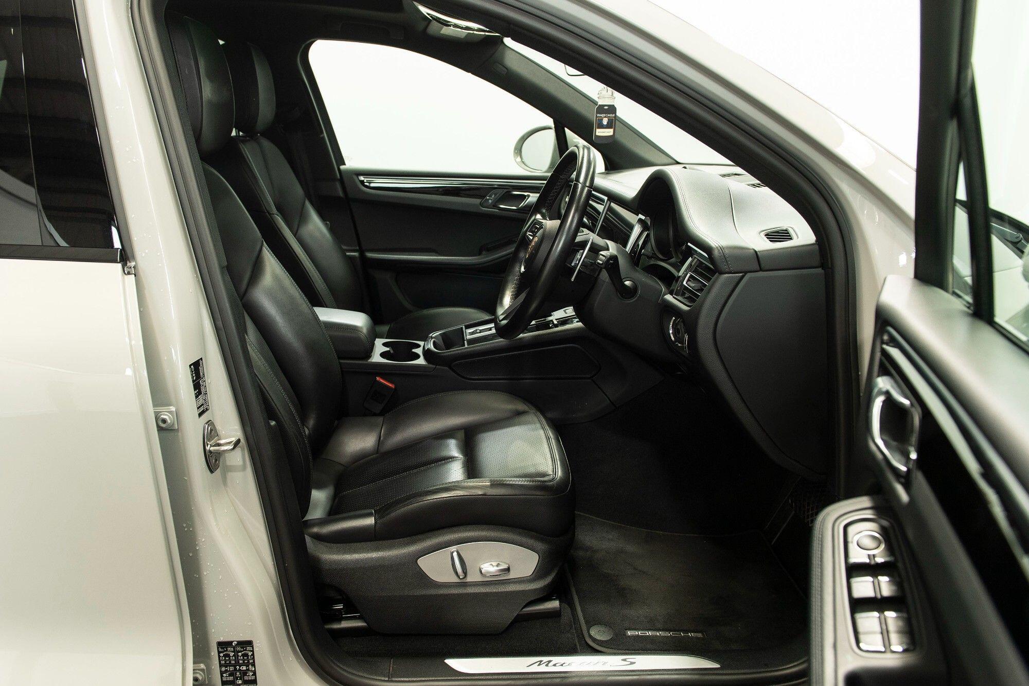 Porsche Macan view 7
