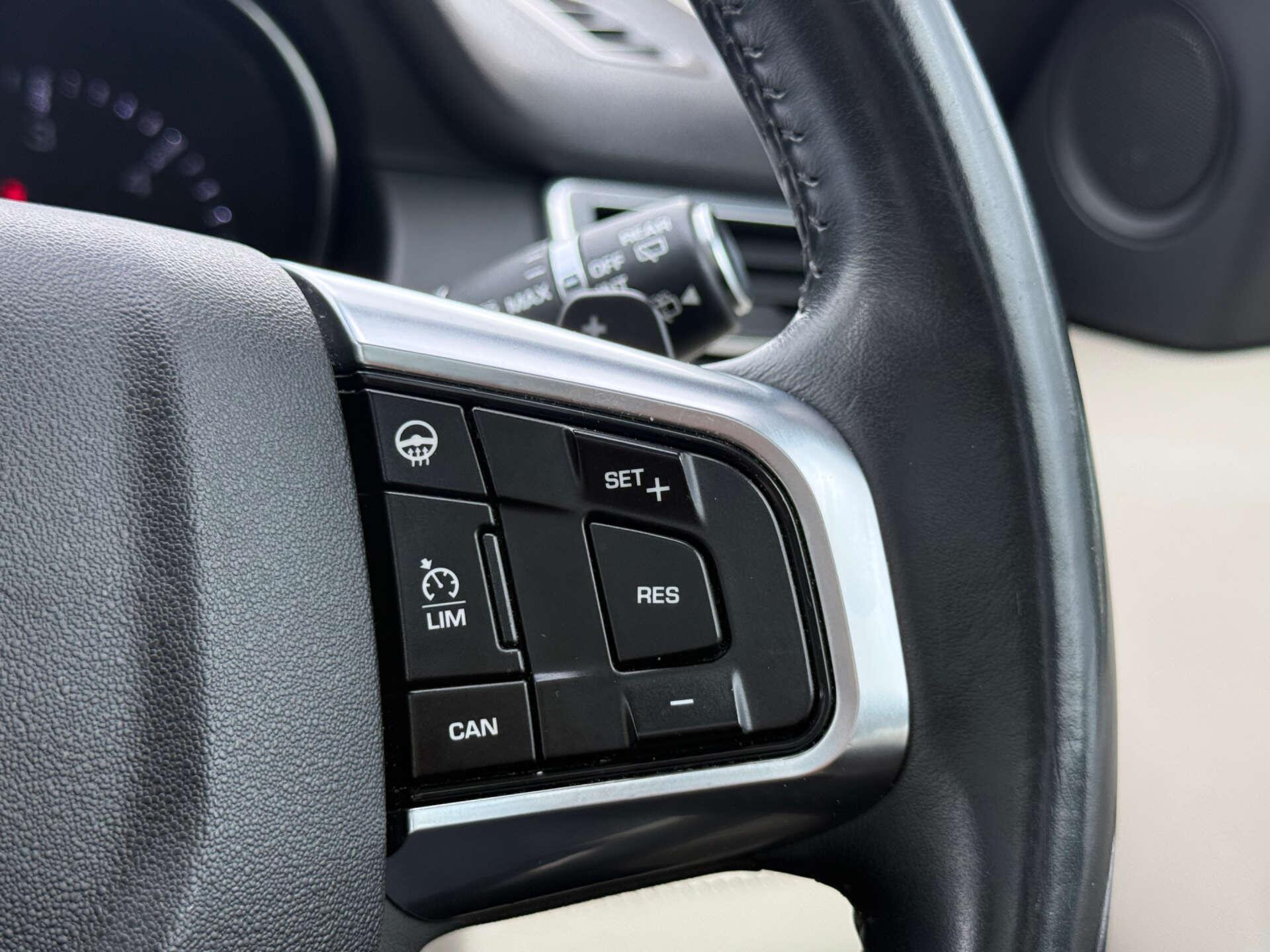 Land Rover Discovery Sport view 64
