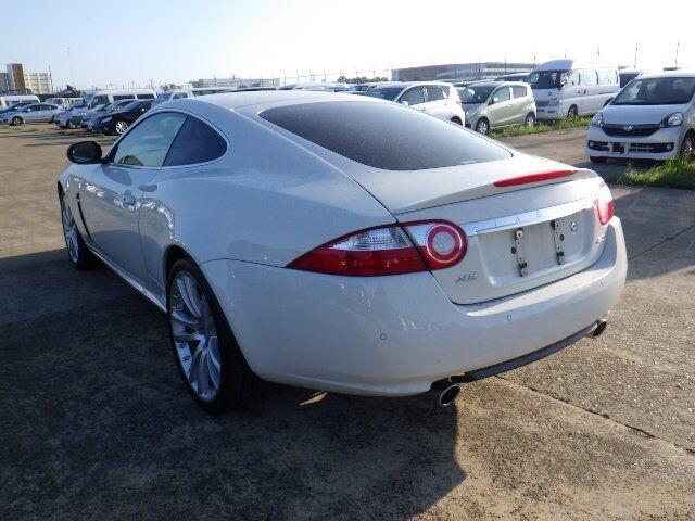 Jaguar XK view 8