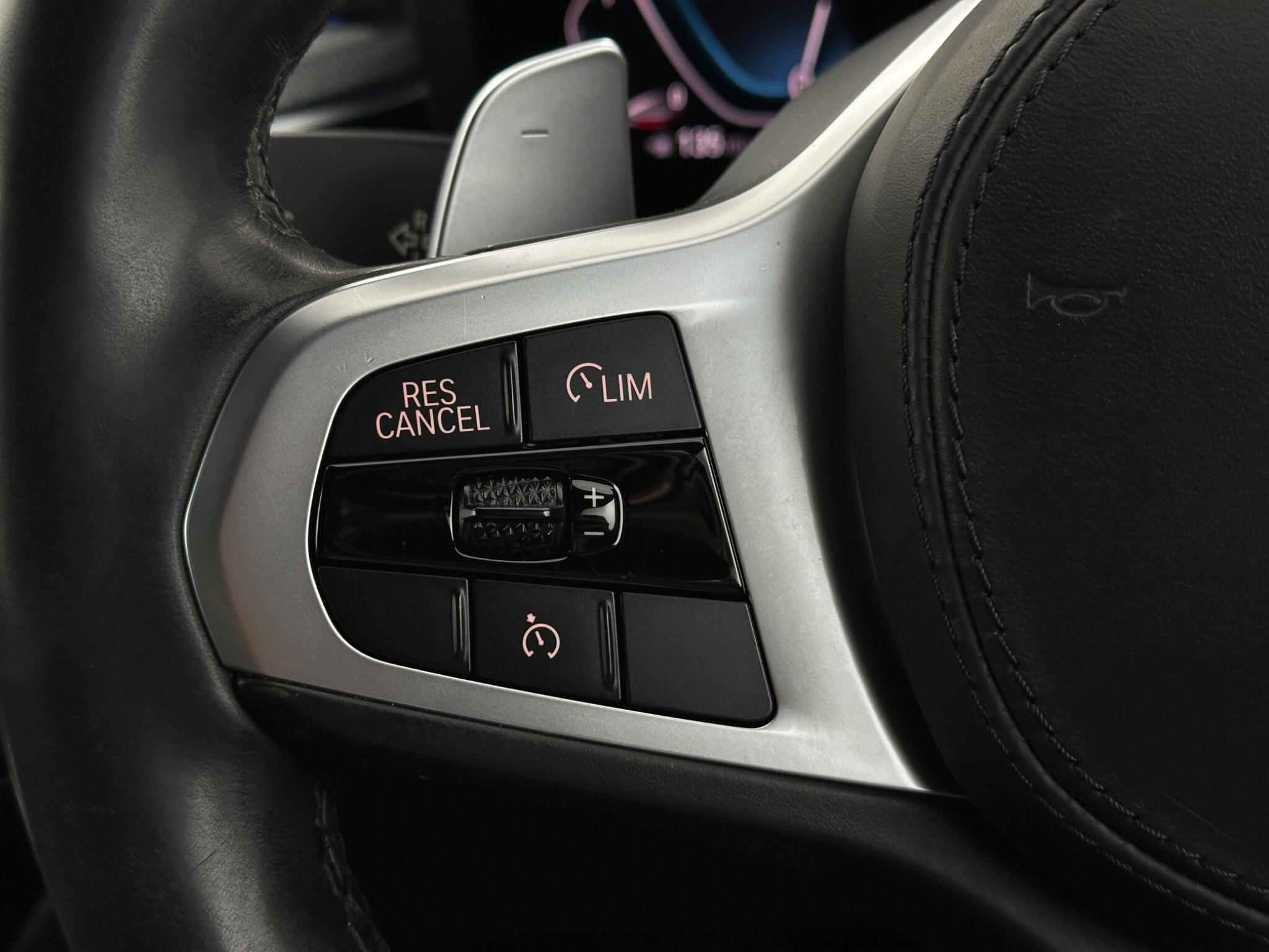 BMW 5 Series view 15