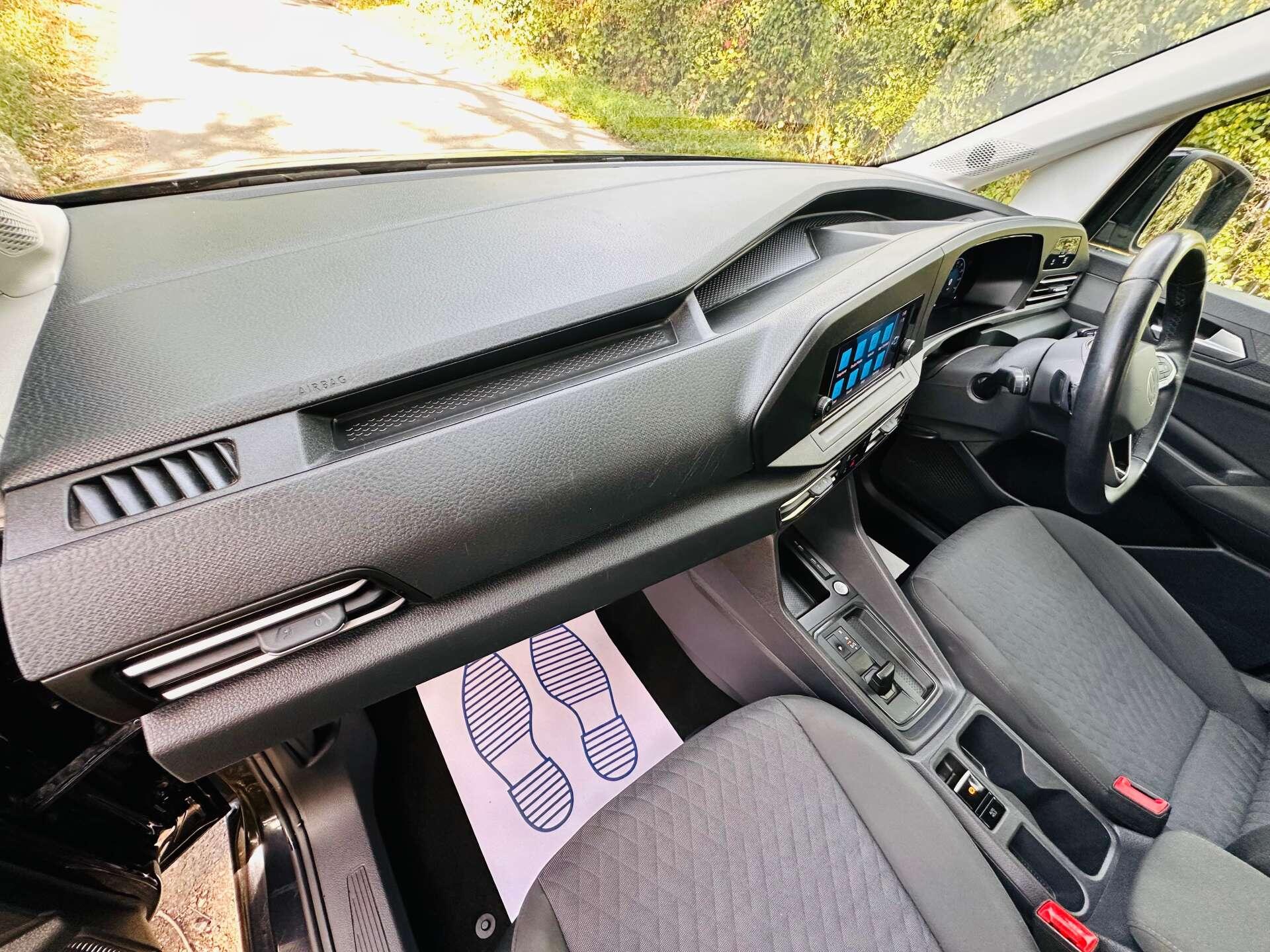 Volkswagen Caddy Maxi view 9