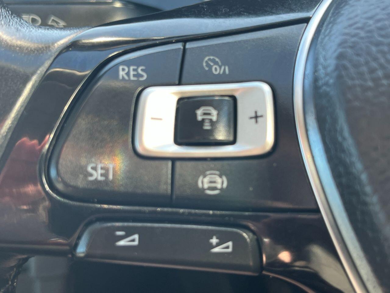 Volkswagen Golf view 25