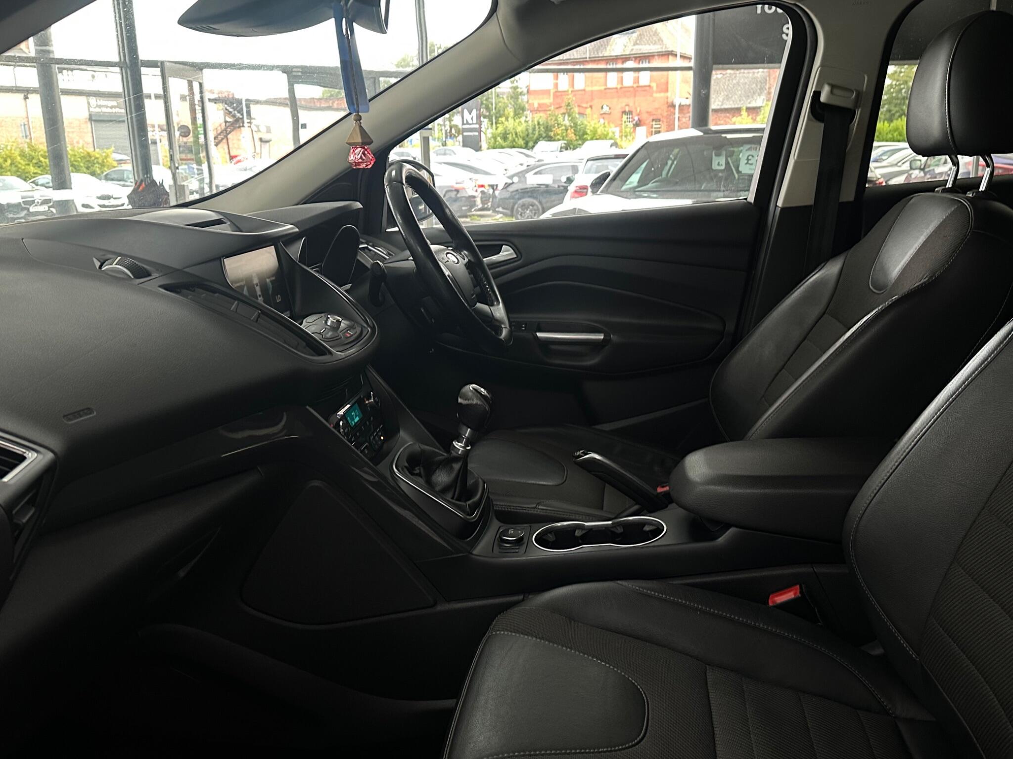 Ford Kuga view 32