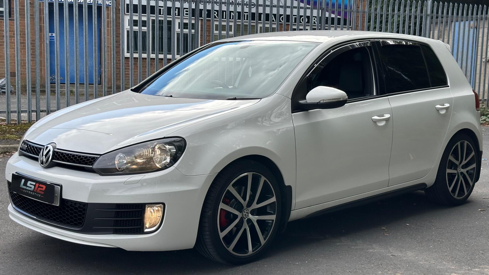 Volkswagen Golf view 3