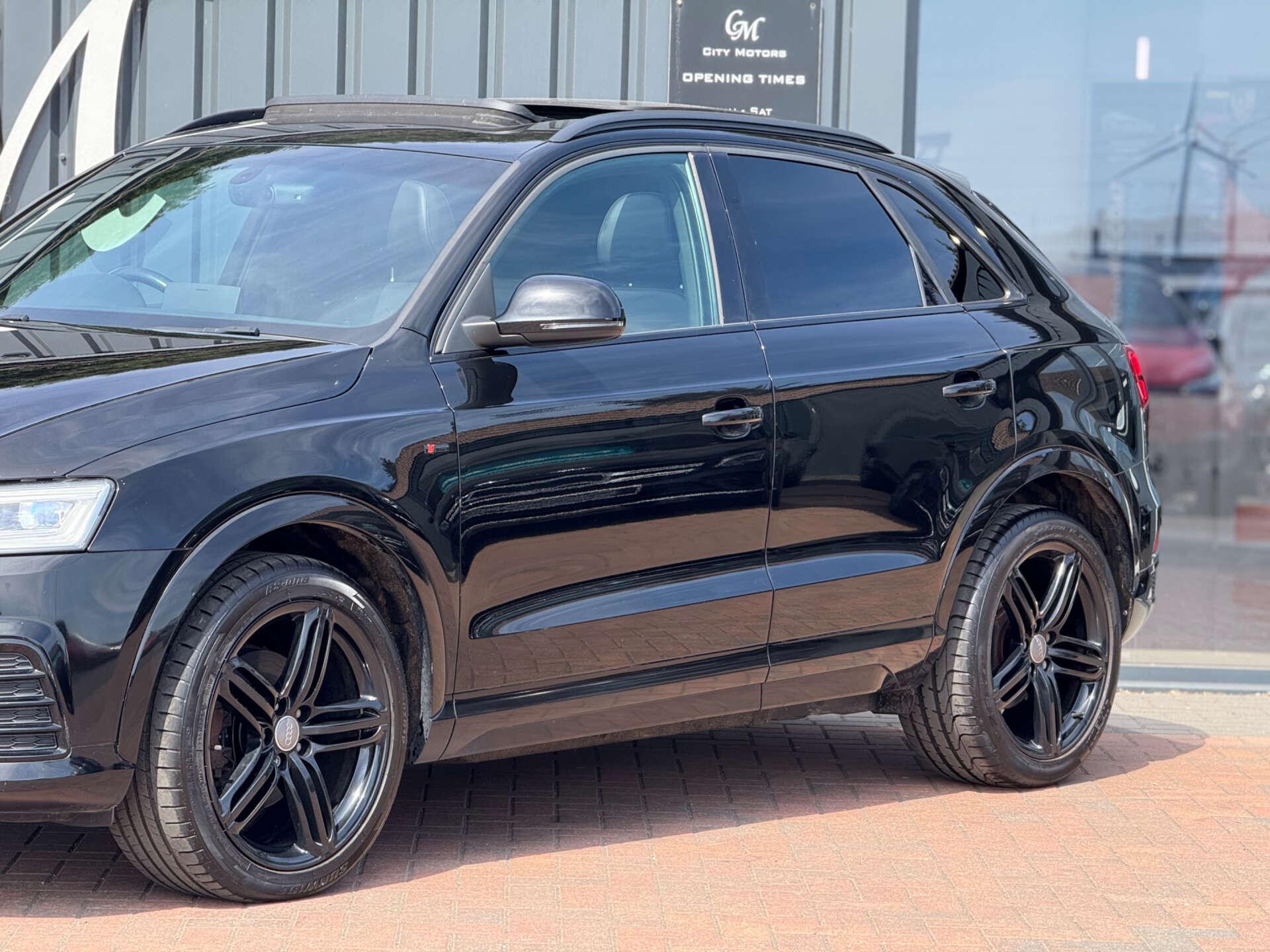 Audi Q3 view 3