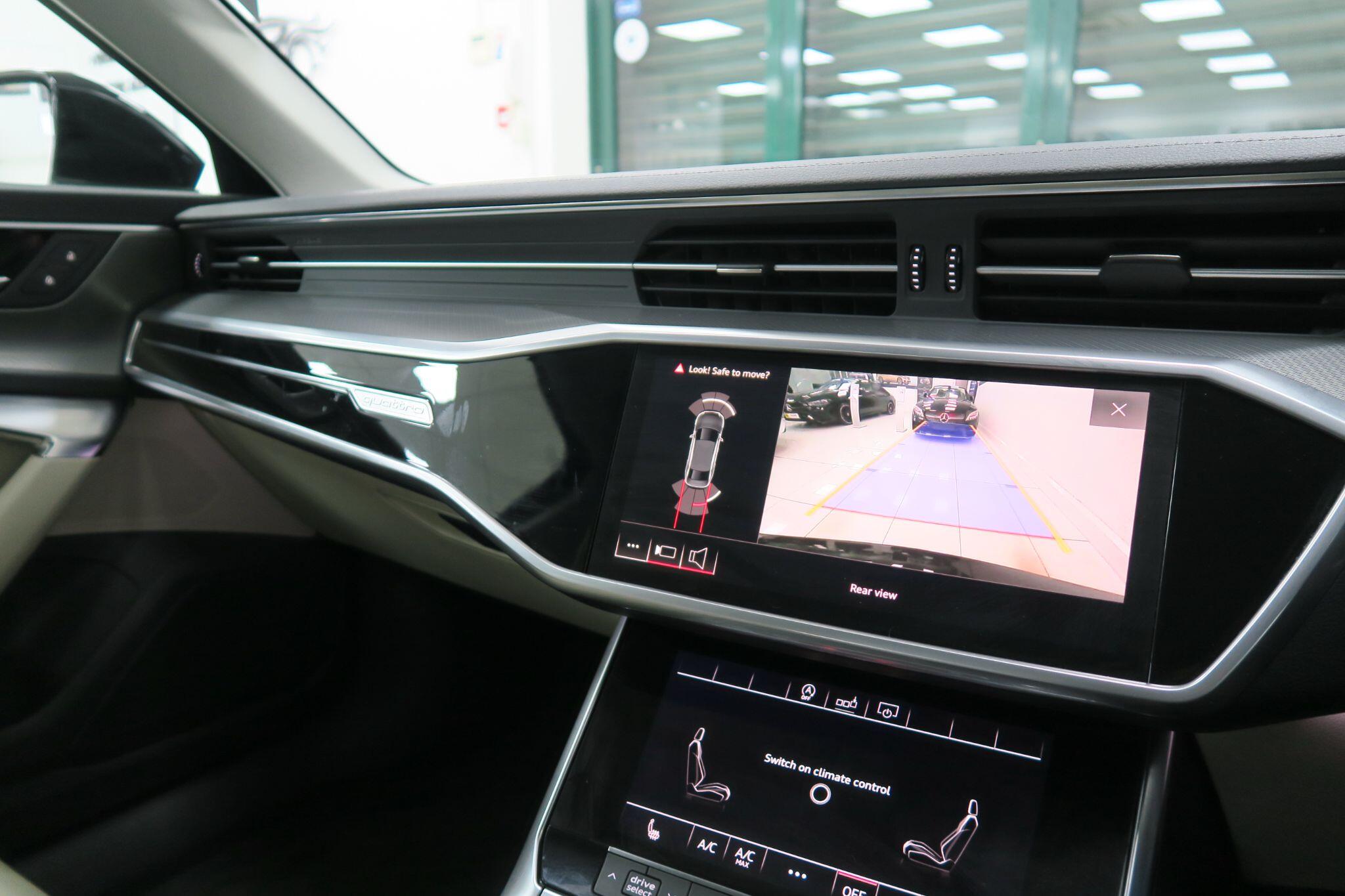 Audi A6 view 16