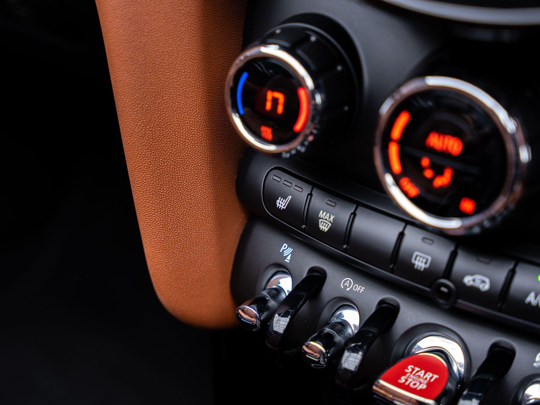 Mini Convertible view 22