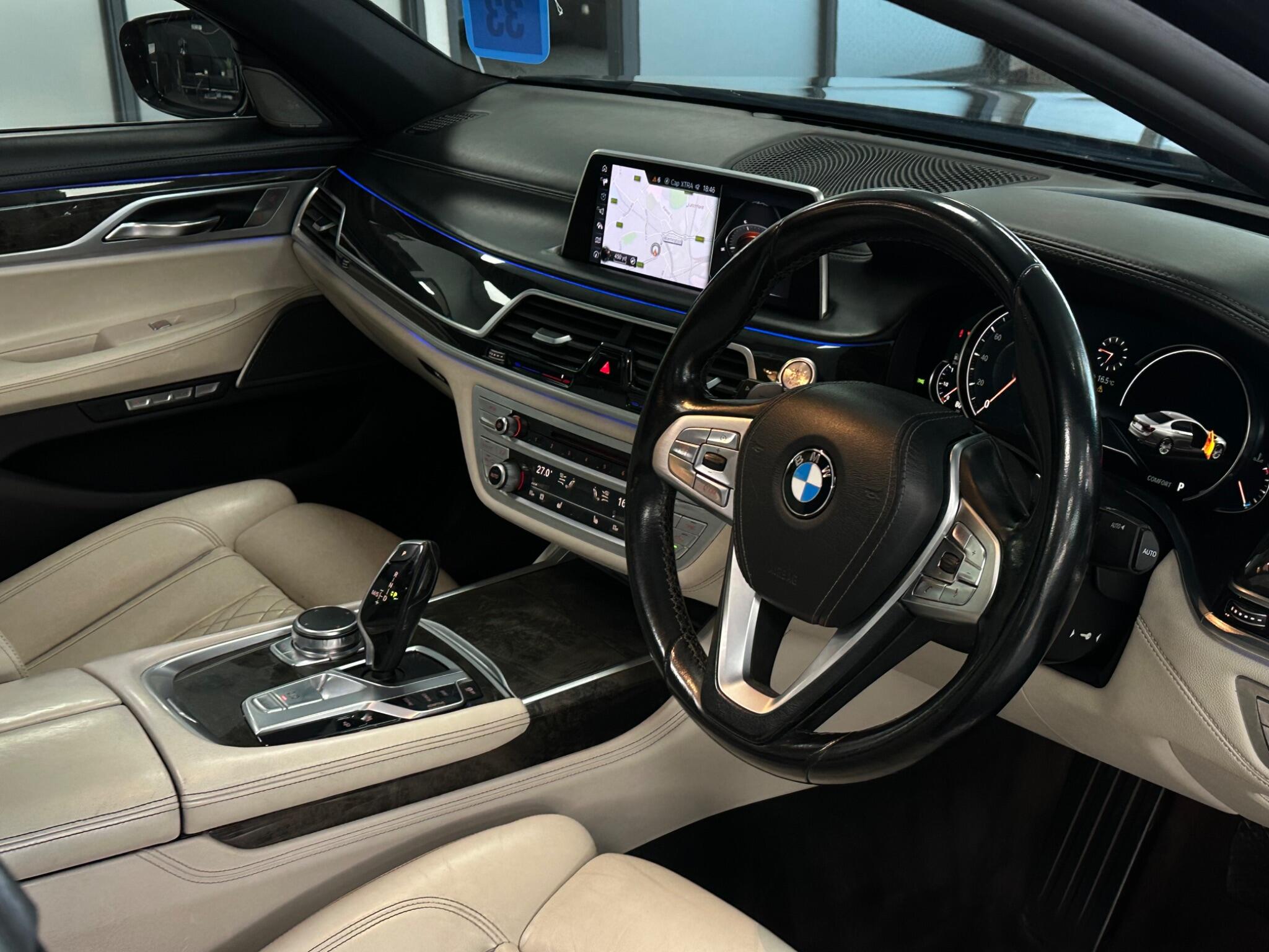 BMW 7 Series view 19