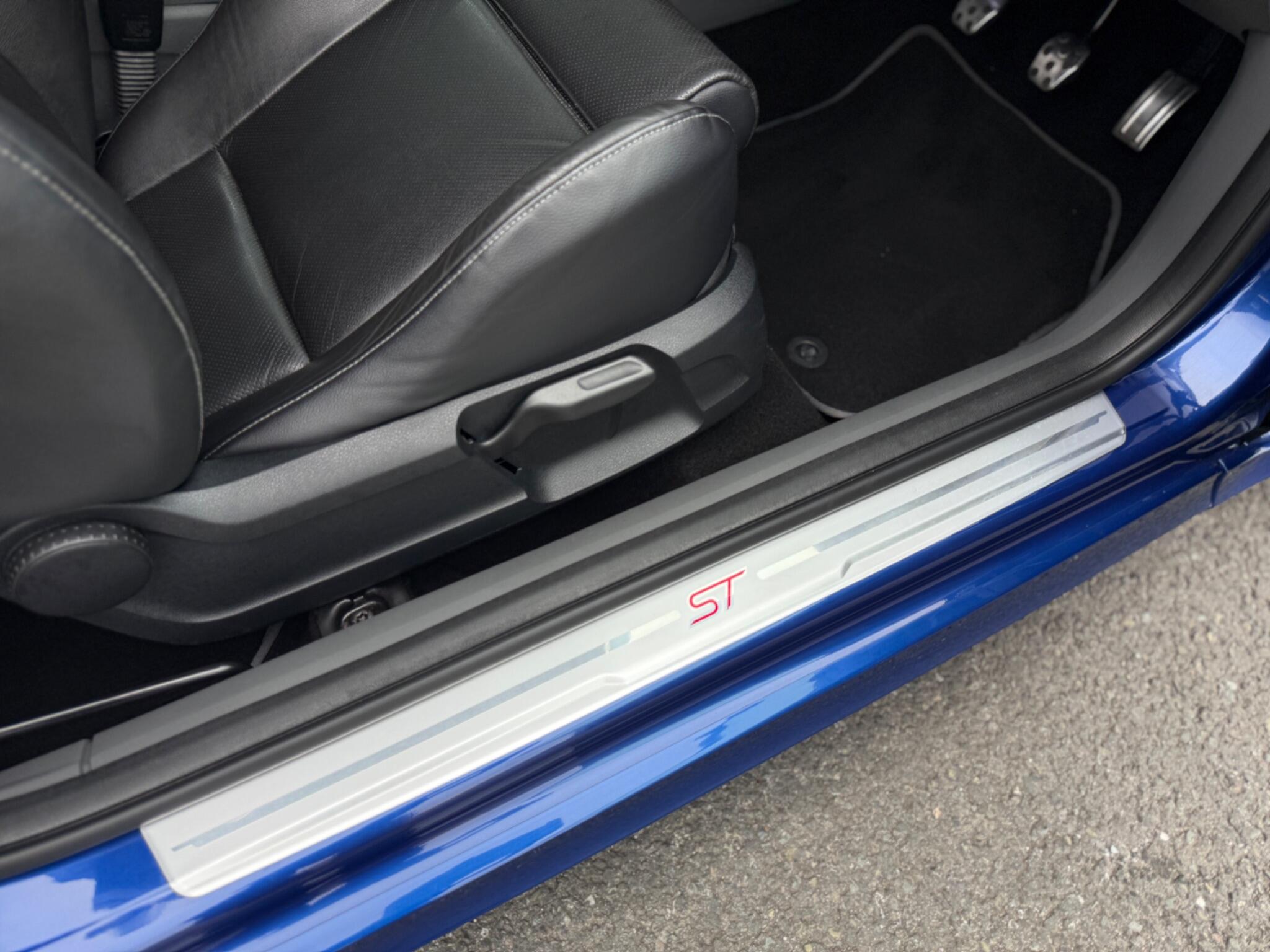 Ford Focus view 11